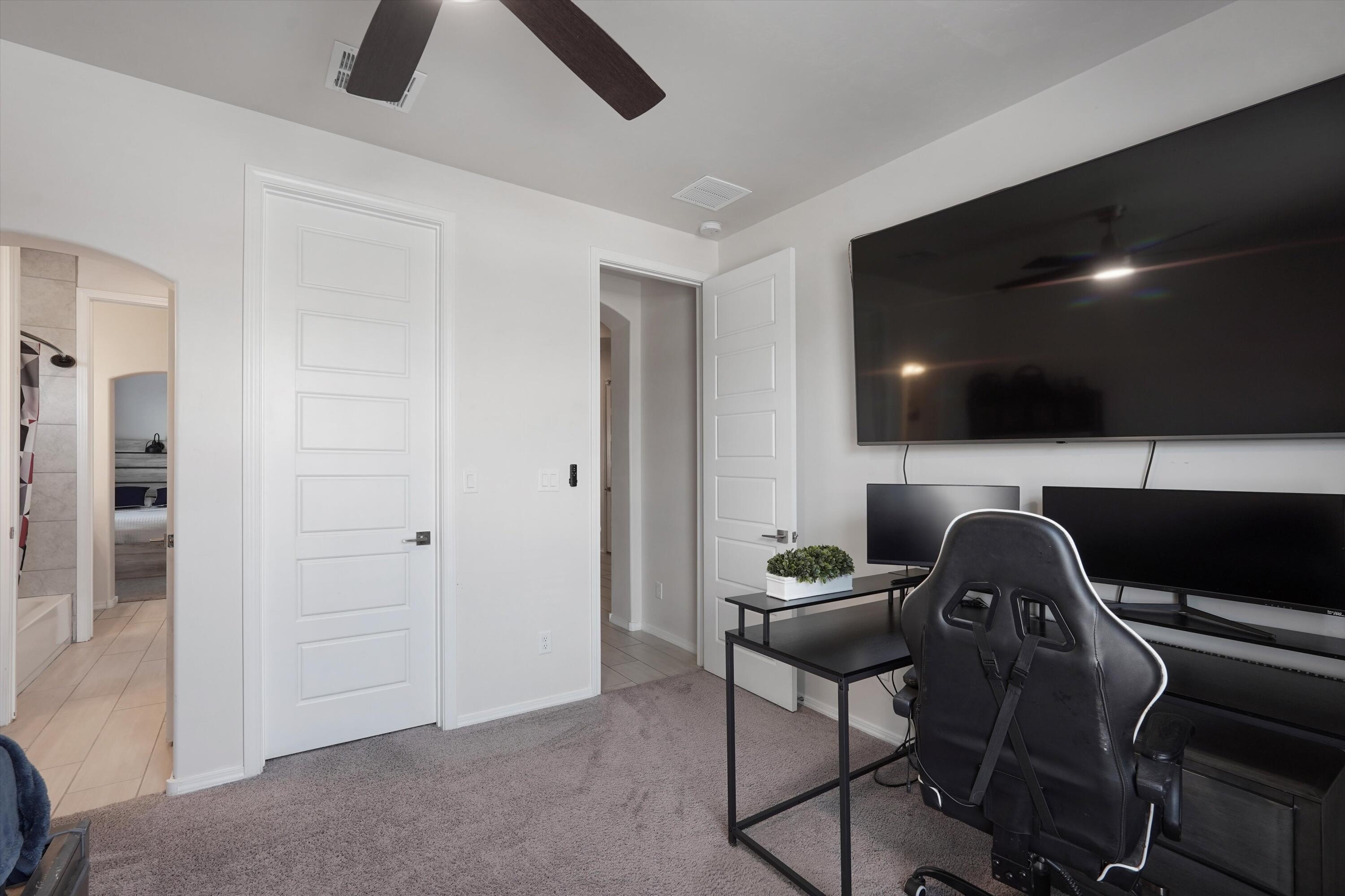 1725 Tierra Del Norte Loop NE