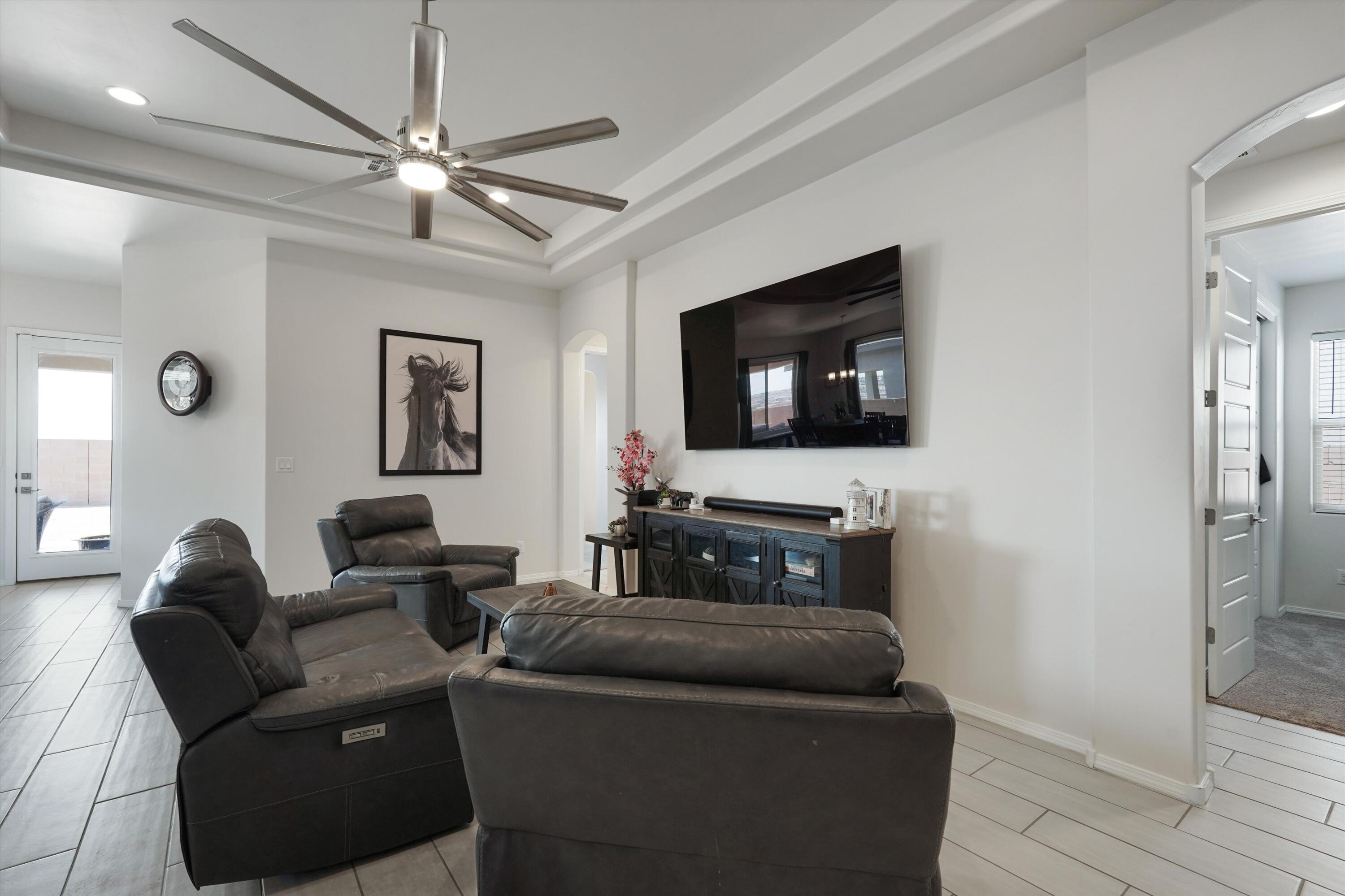 1725 Tierra Del Norte Loop NE