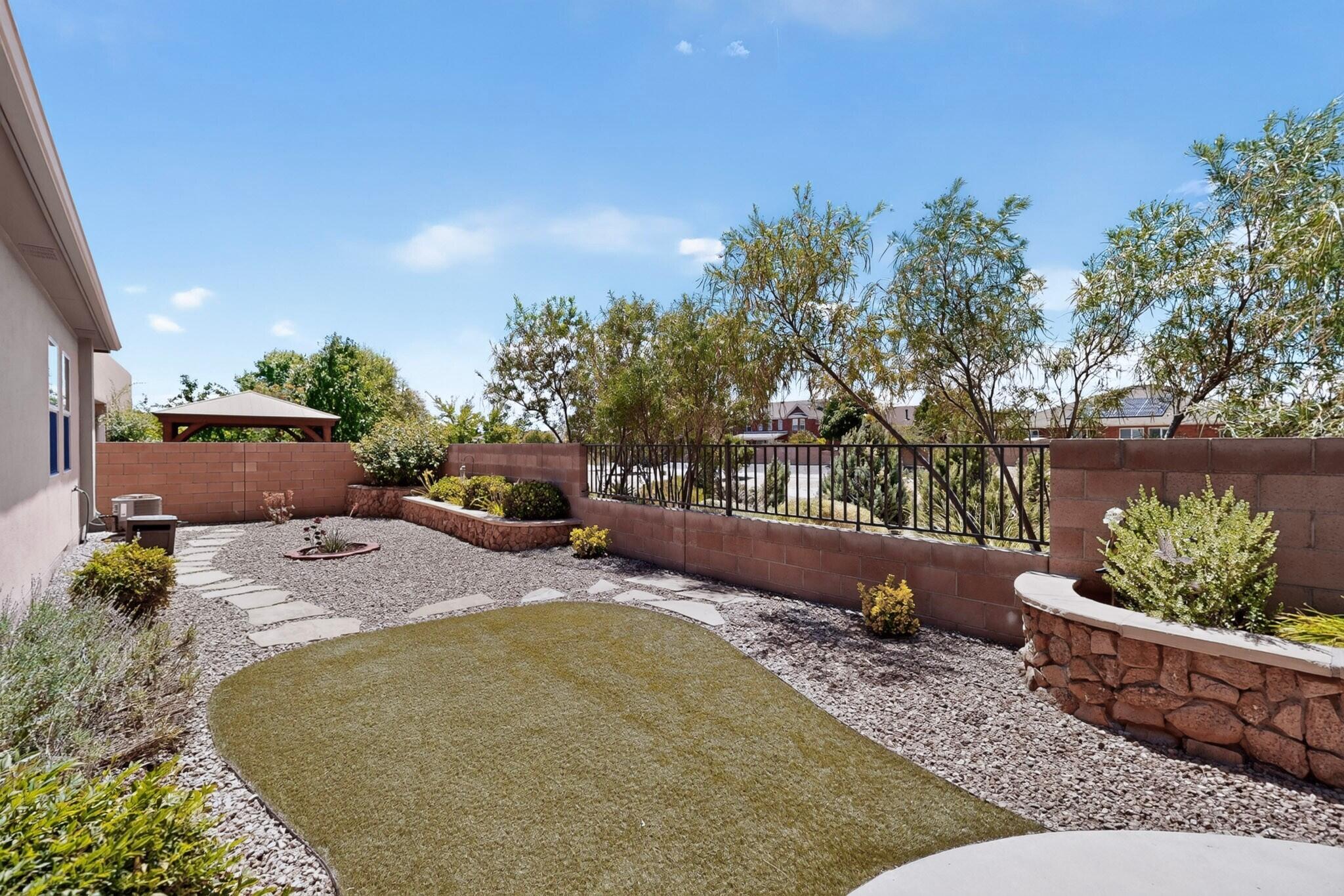 1623 Vista De Colinas Drive SE
