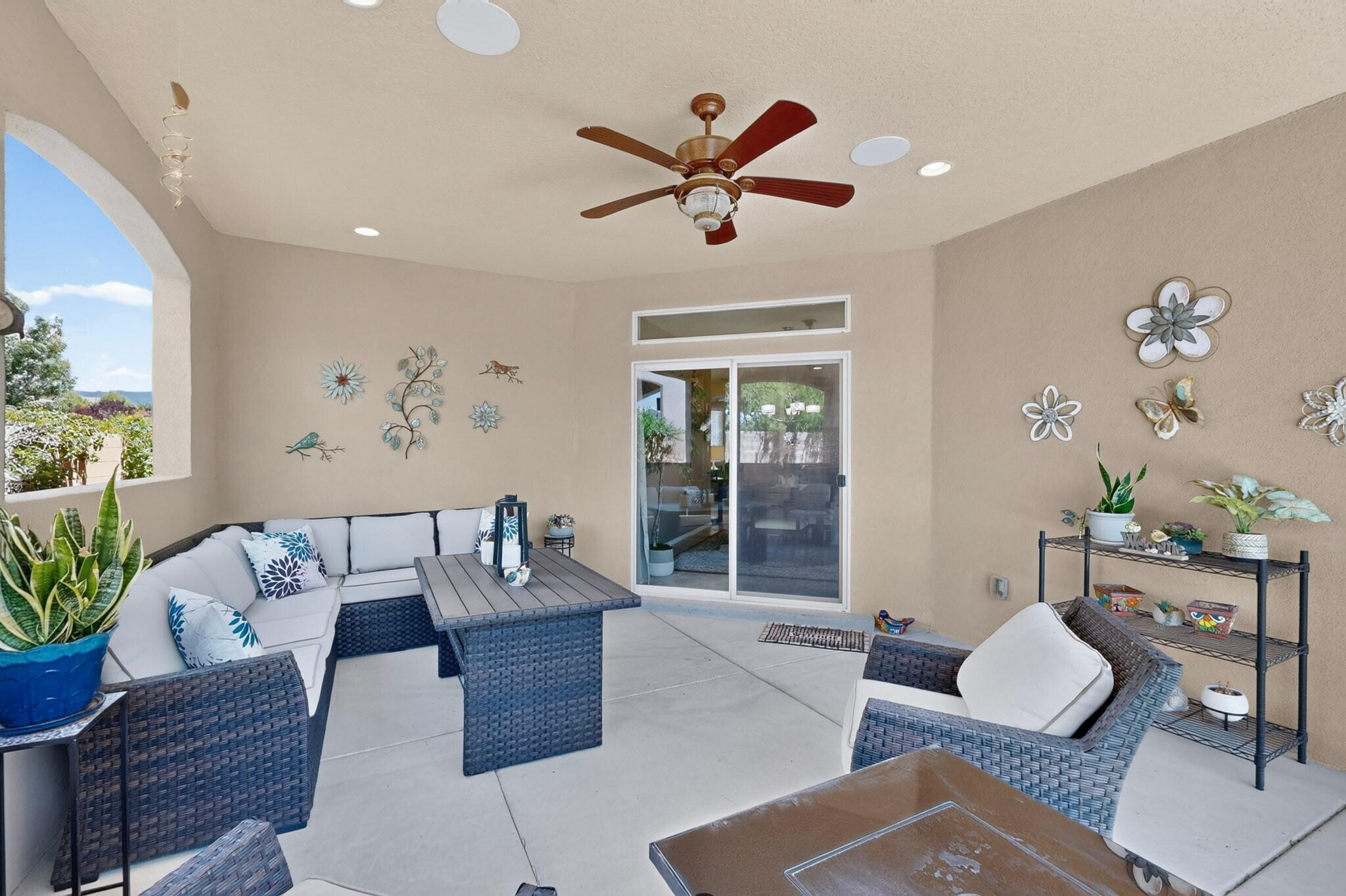 1623 Vista De Colinas Drive SE