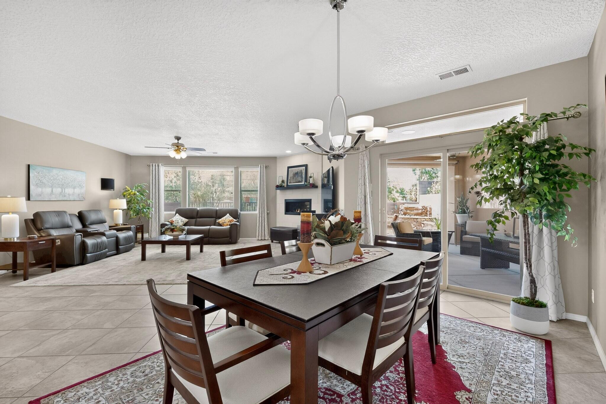 1623 Vista De Colinas Drive SE