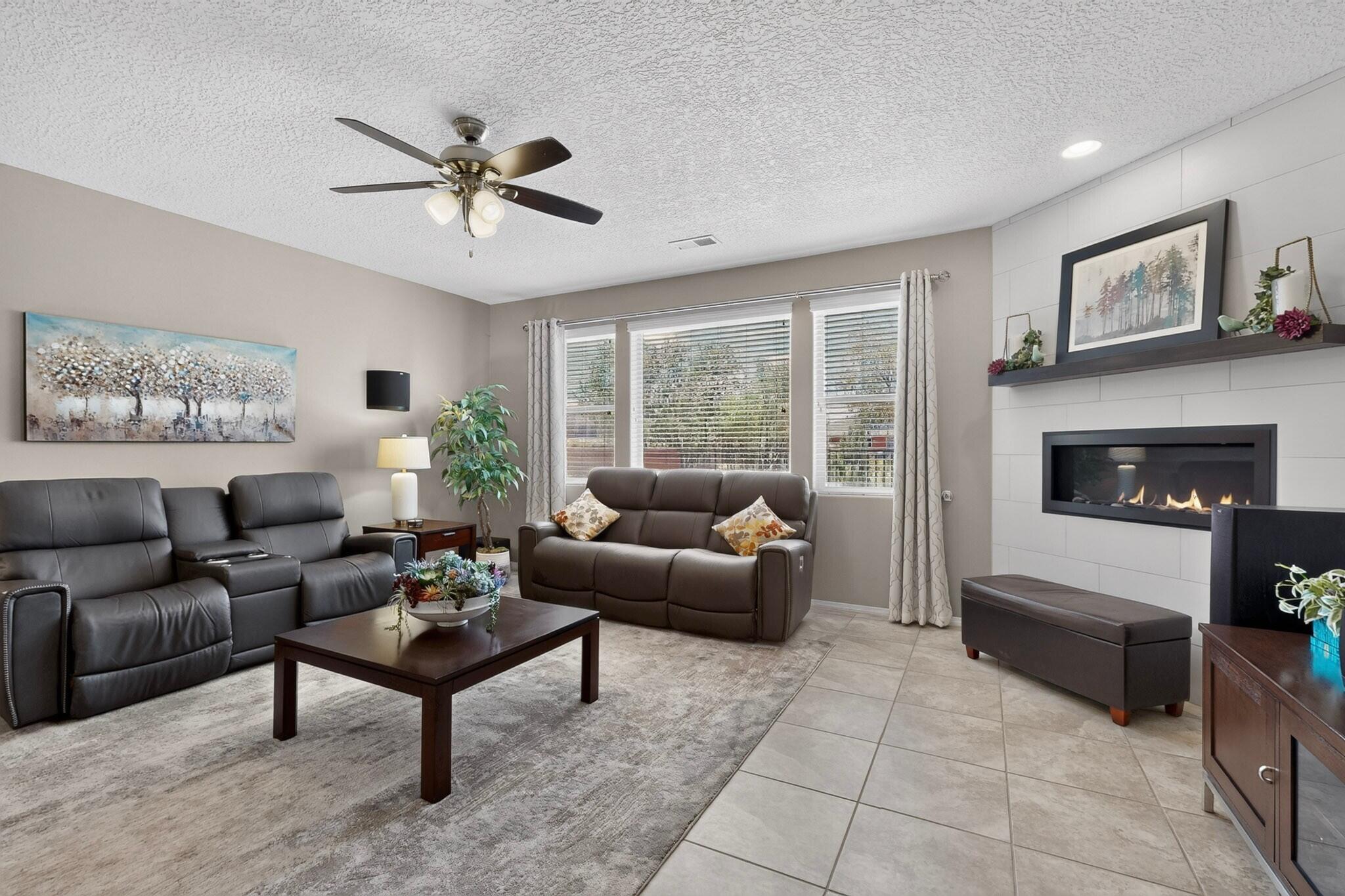 1623 Vista De Colinas Drive SE