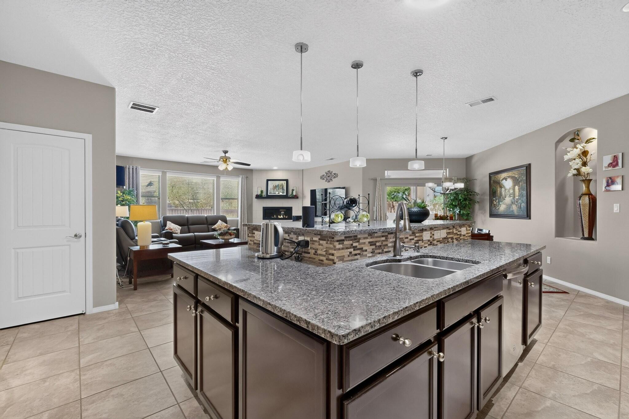 1623 Vista De Colinas Drive SE