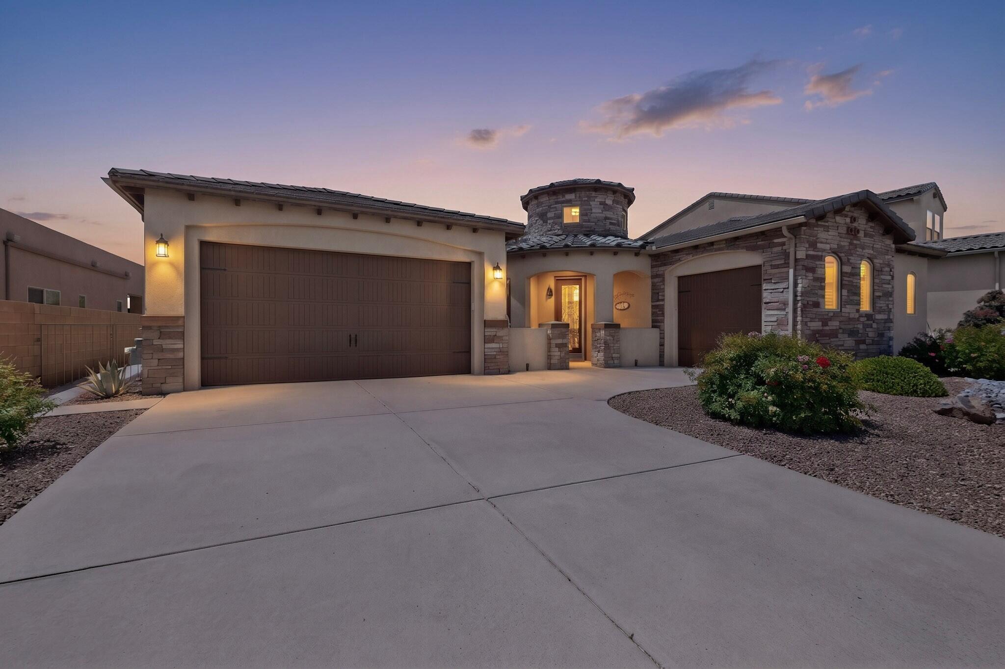 1623 Vista De Colinas Drive SE