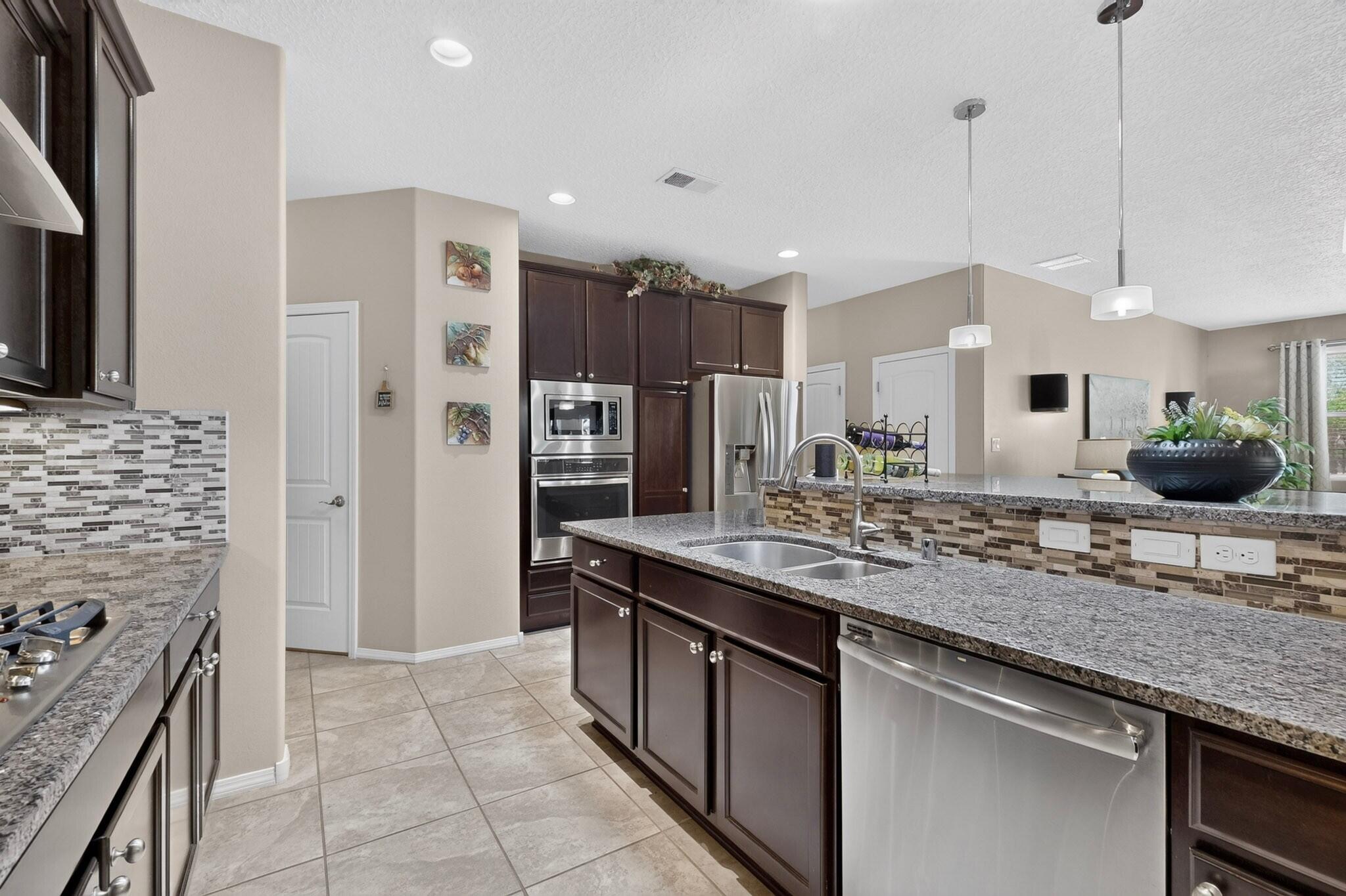 1623 Vista De Colinas Drive SE