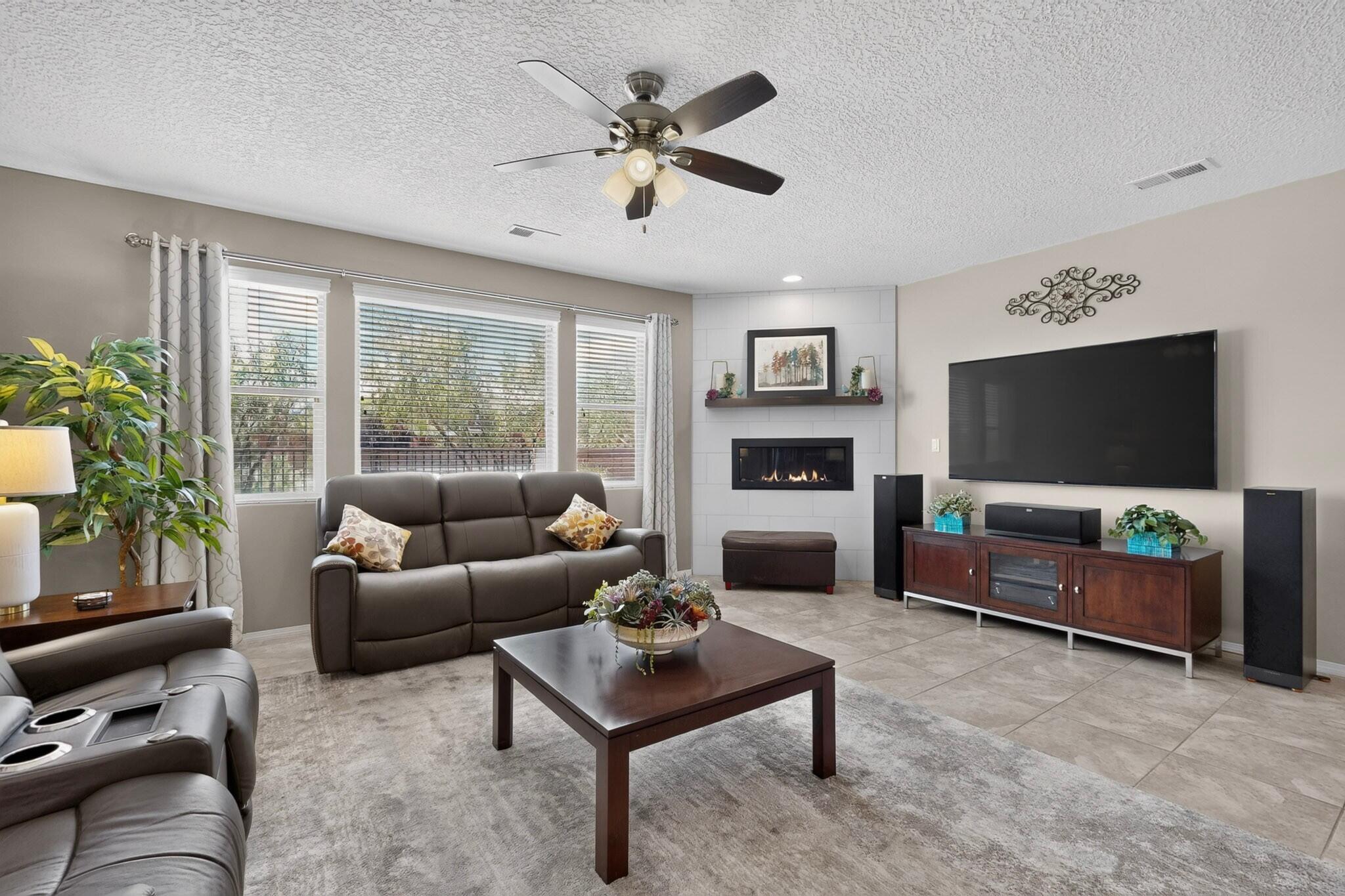 1623 Vista De Colinas Drive SE