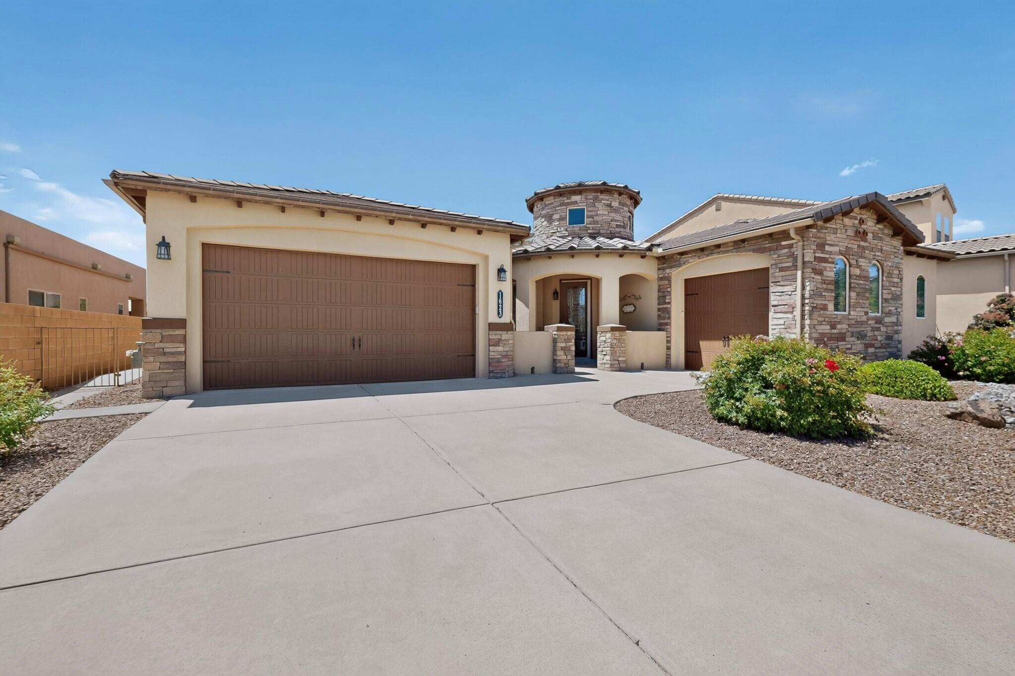 1623 Vista De Colinas Drive SE