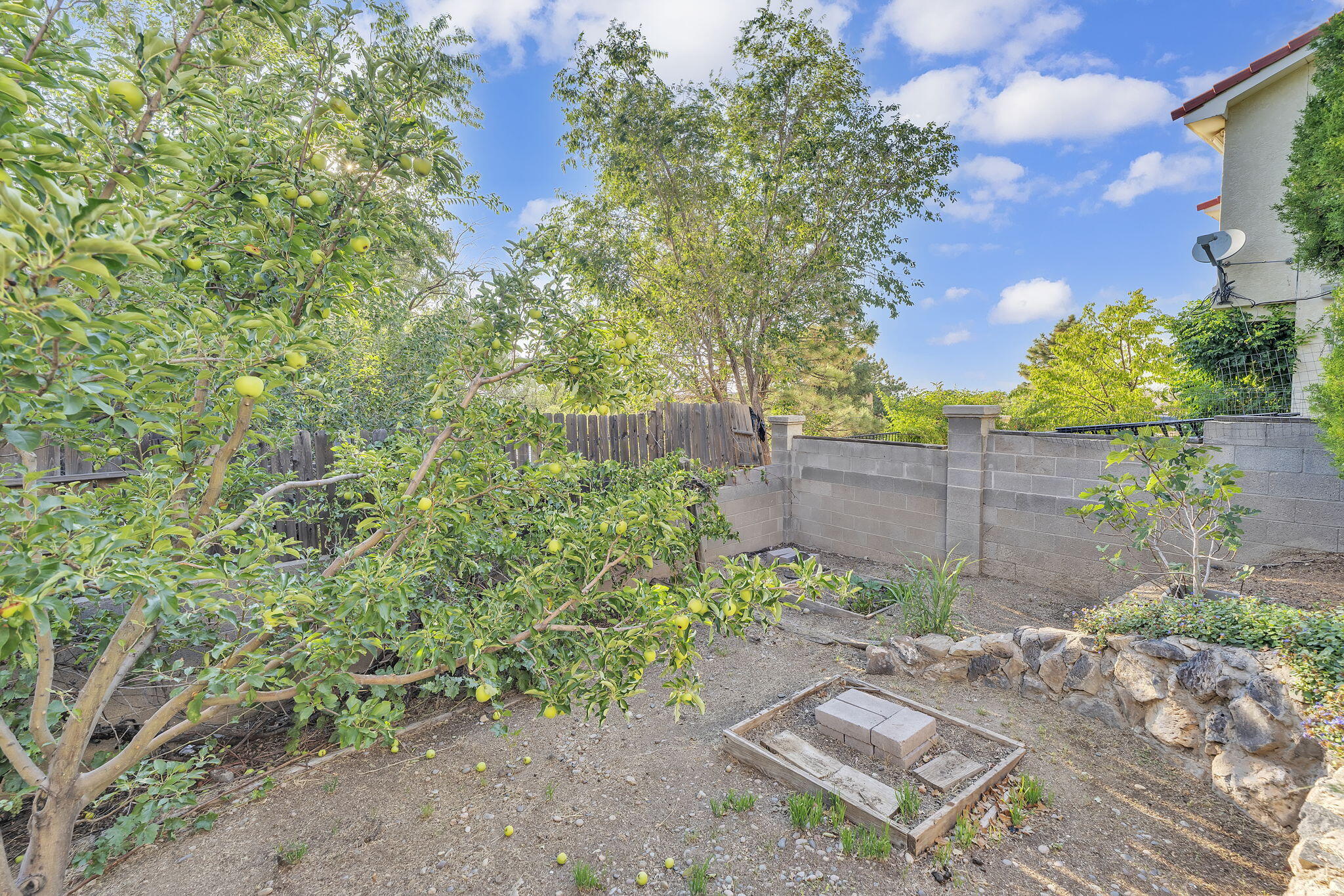 1805 Valdez Drive NE