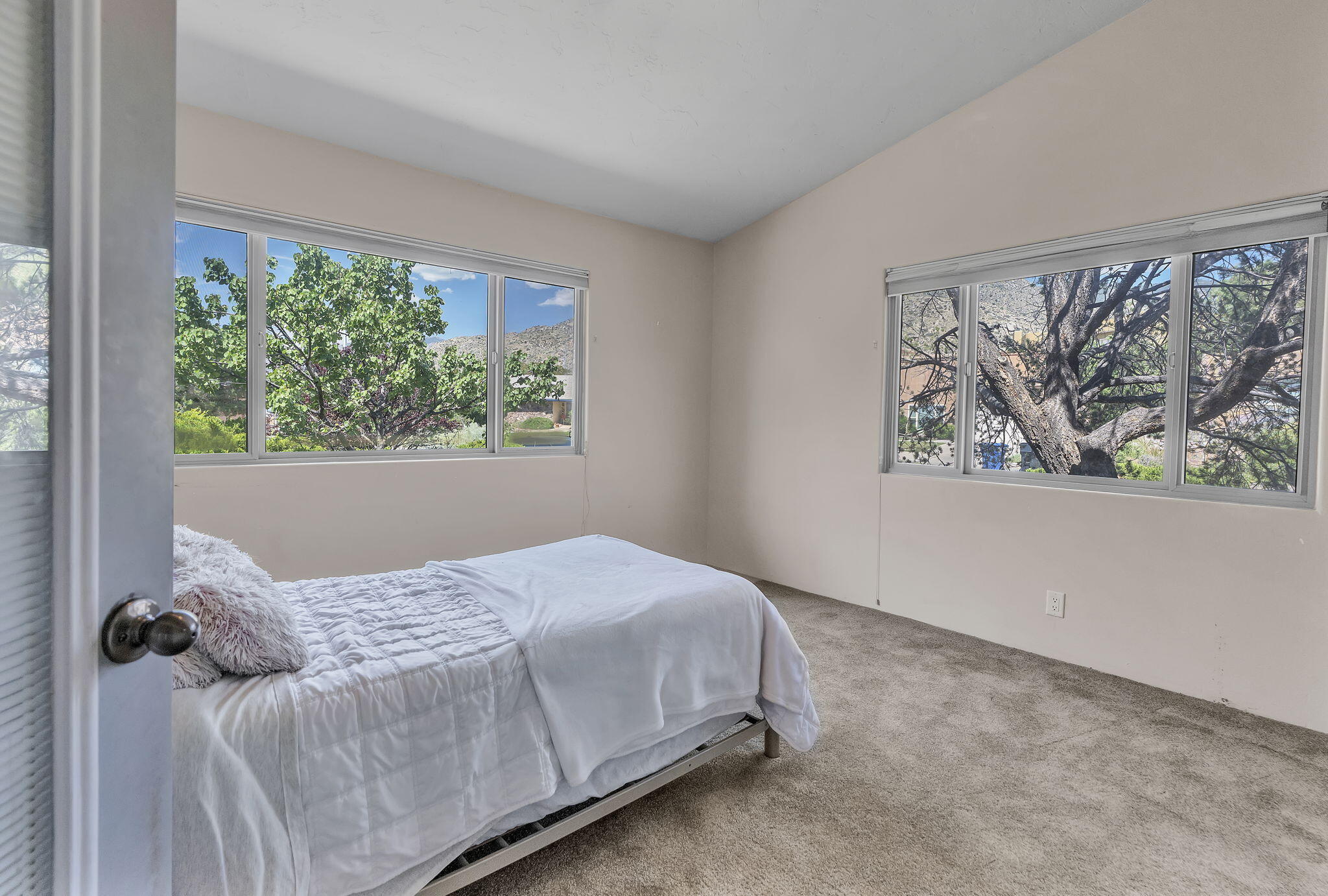 1805 Valdez Drive NE