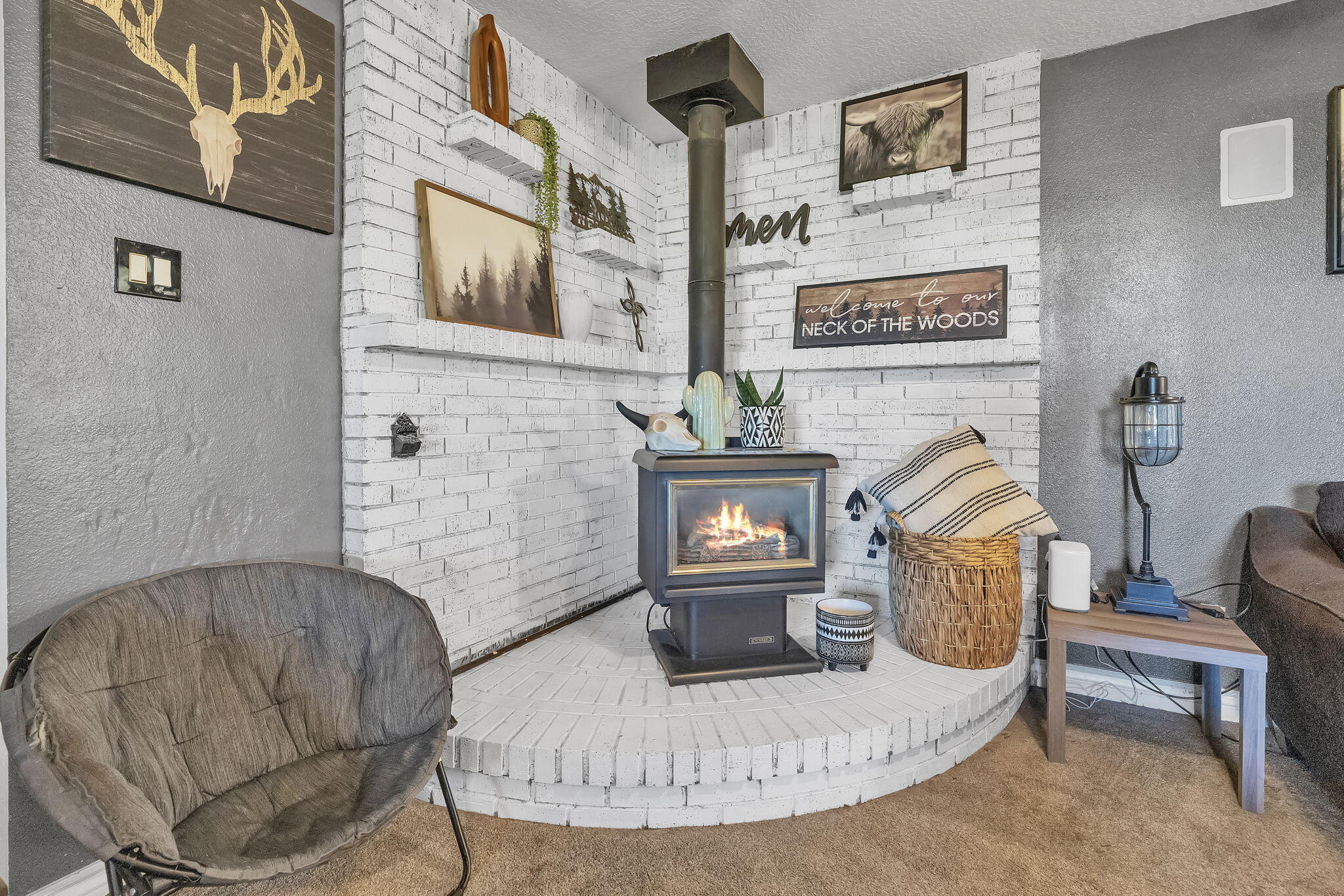 981 Hillside Court SW
