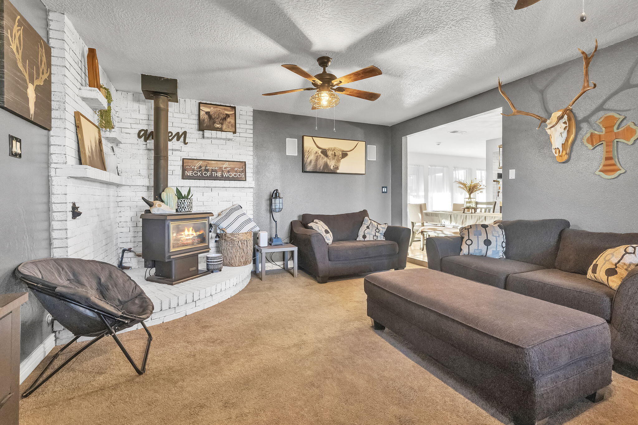 981 Hillside Court SW