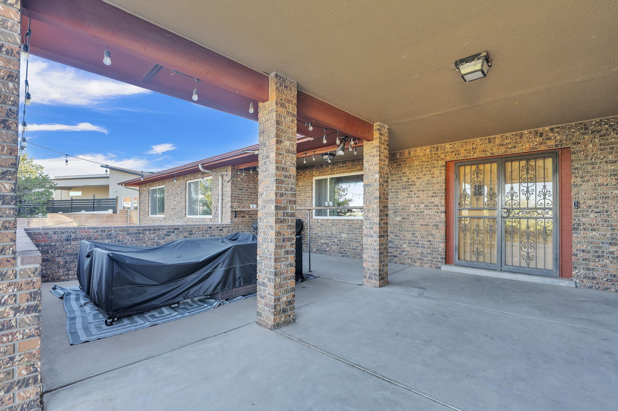 981 Hillside Court SW