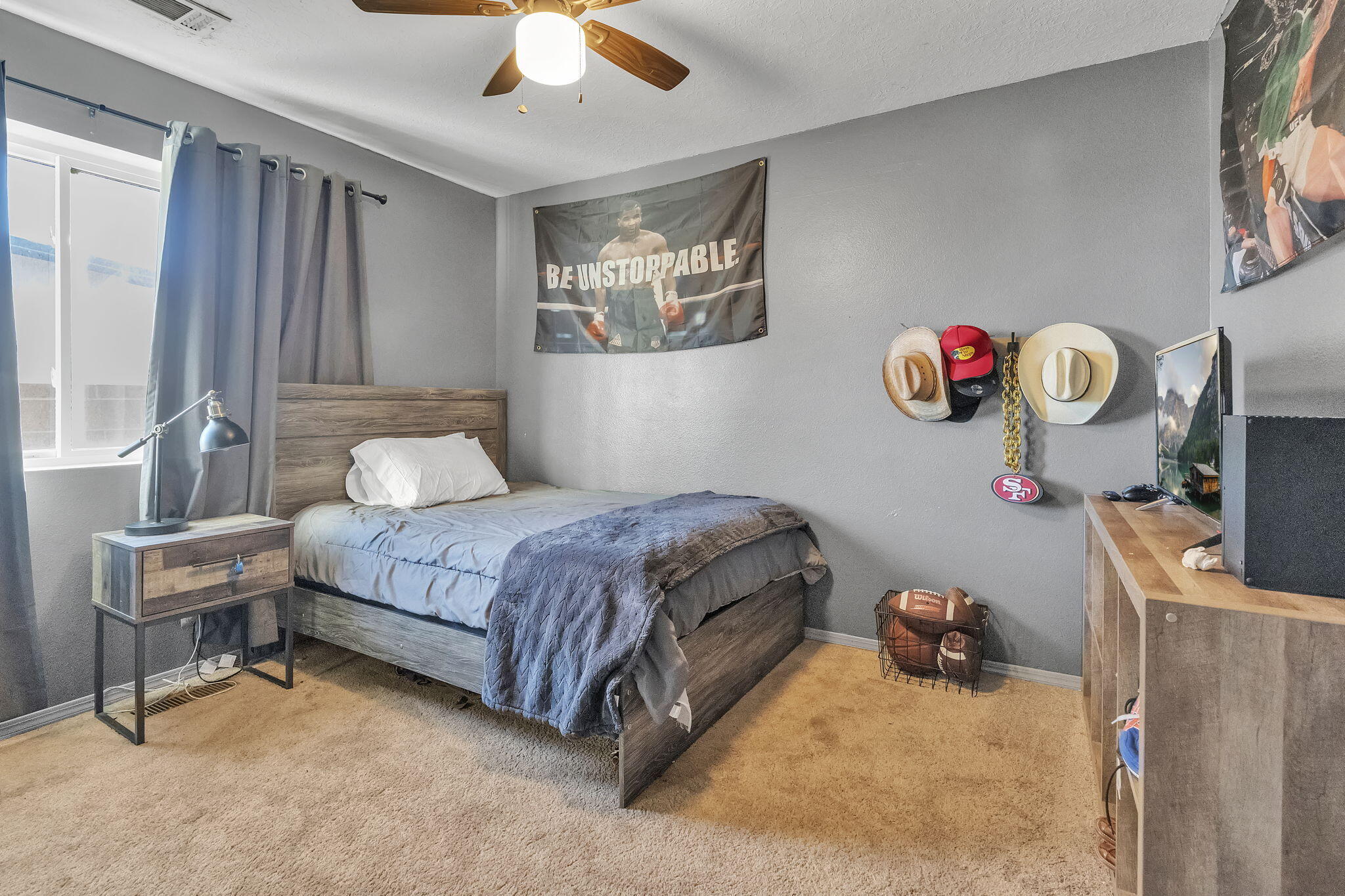981 Hillside Court SW