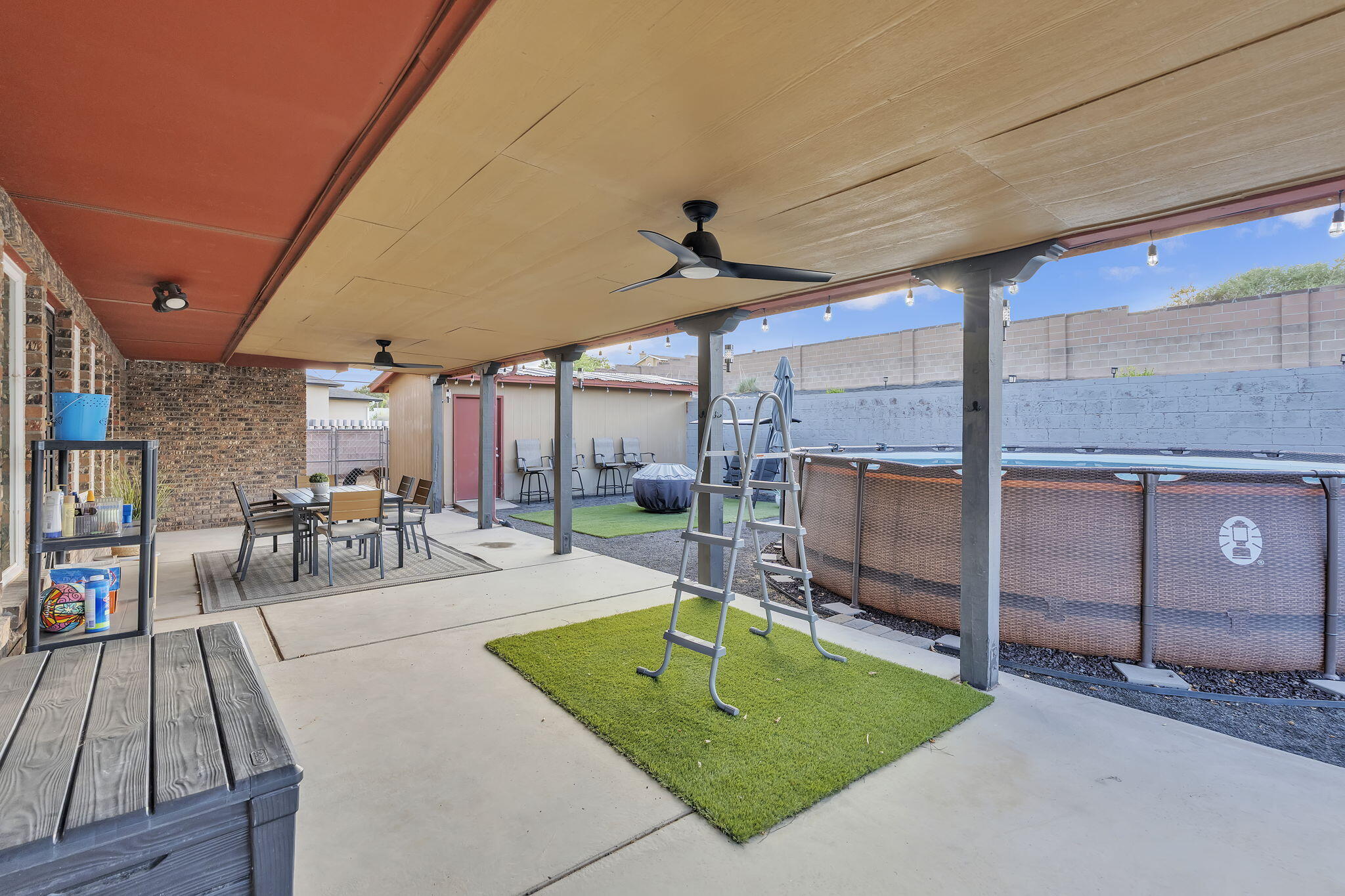 981 Hillside Court SW