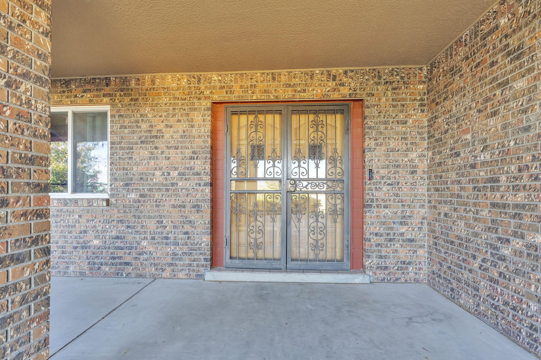 981 Hillside Court SW