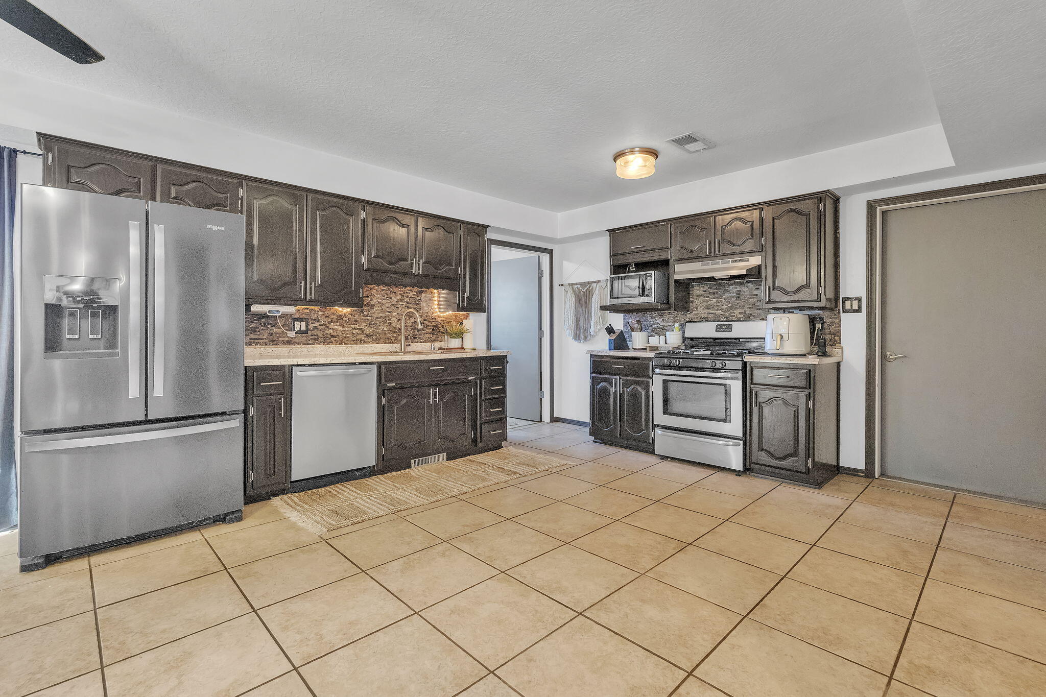 981 Hillside Court SW
