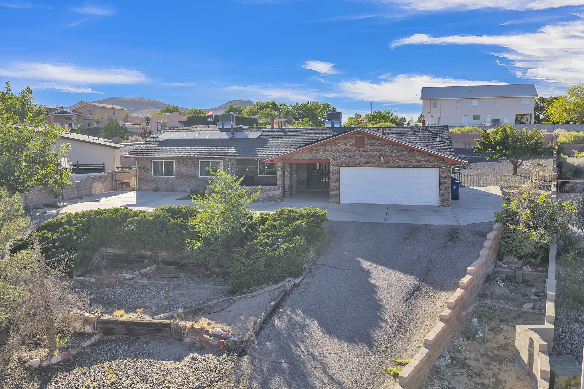 981 Hillside Court SW