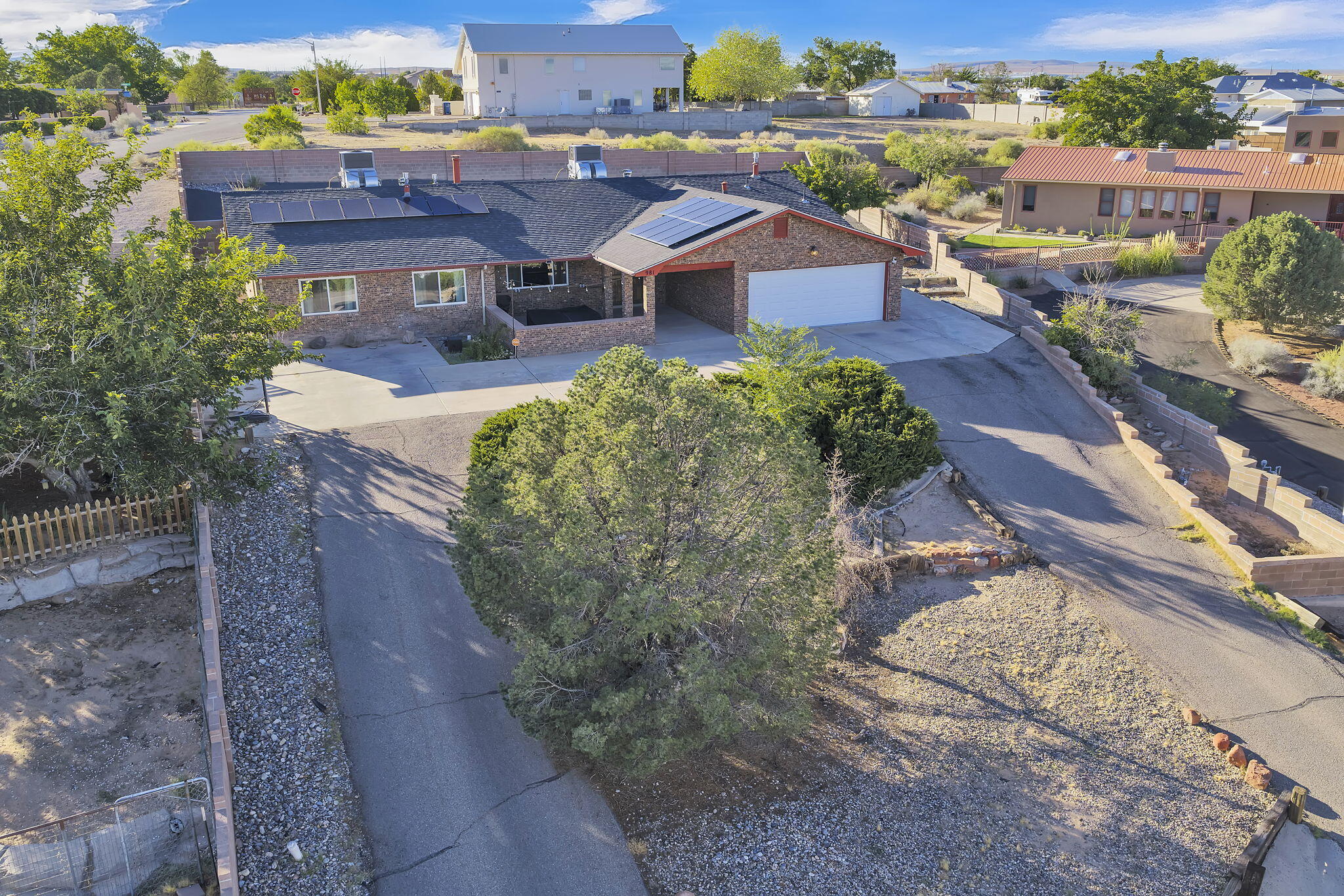 981 Hillside Court SW