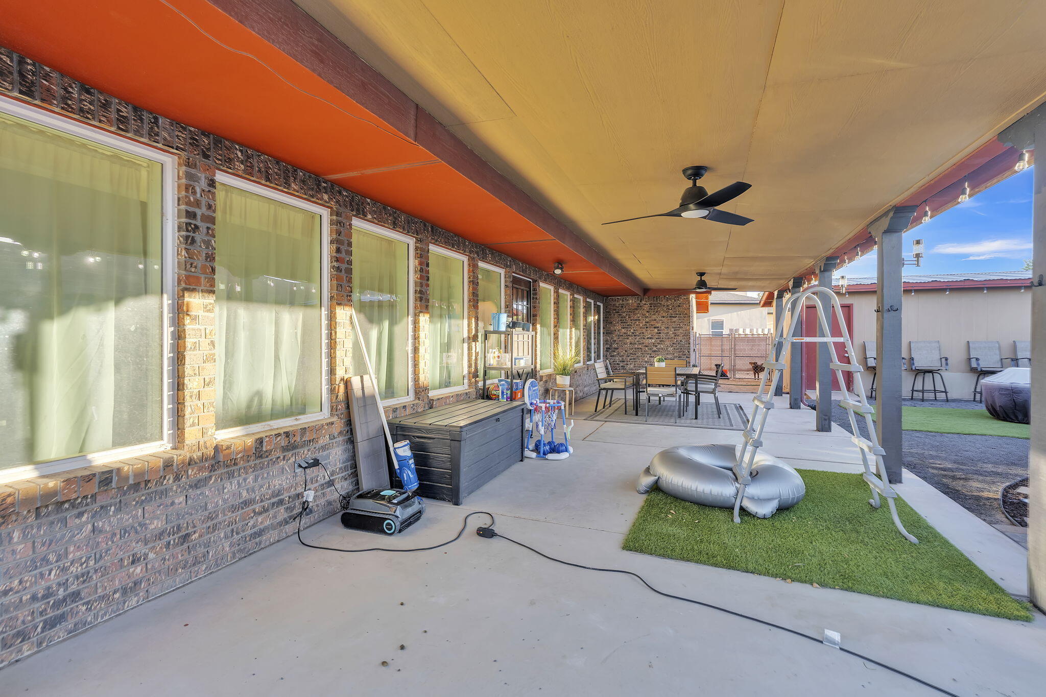 981 Hillside Court SW