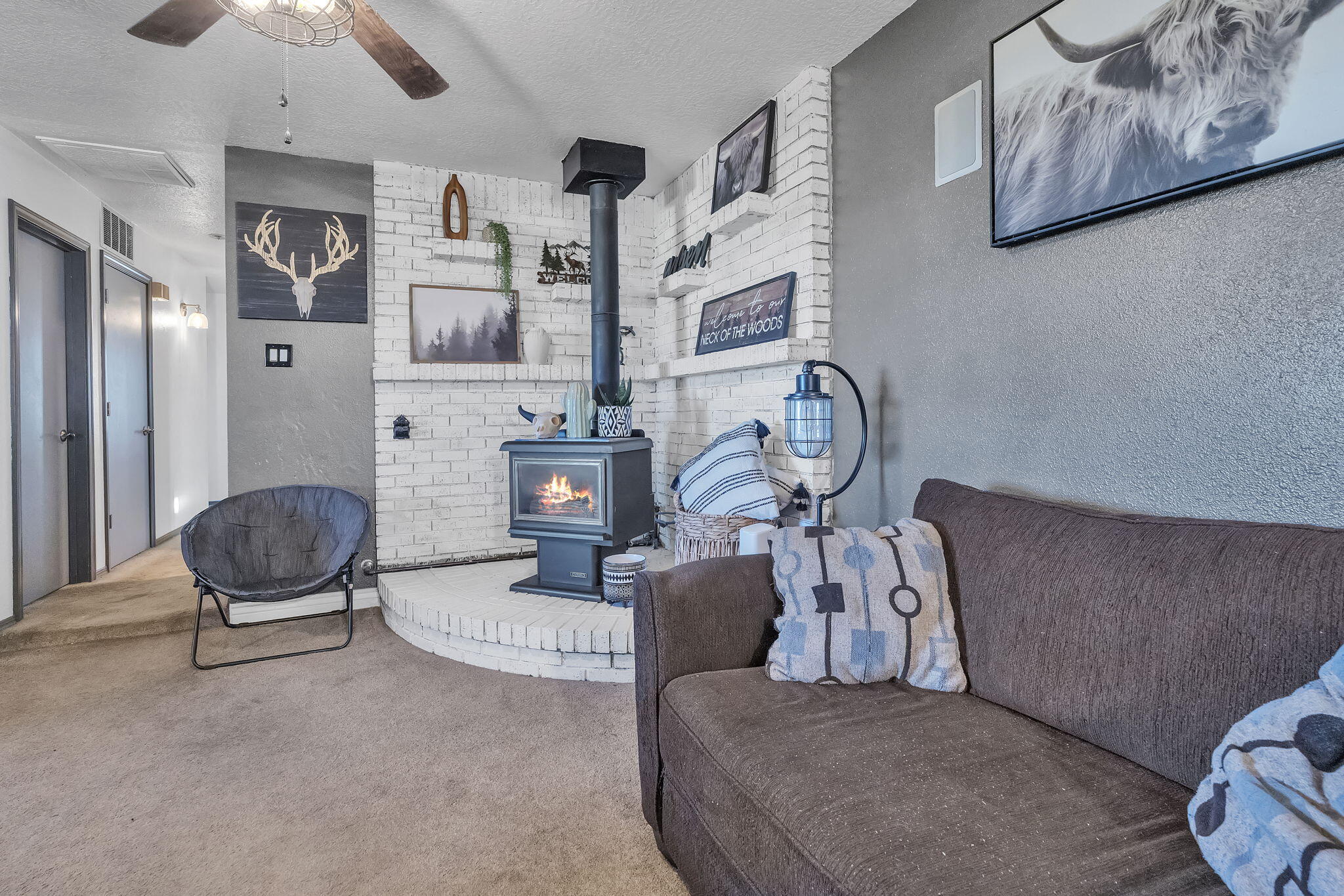 981 Hillside Court SW
