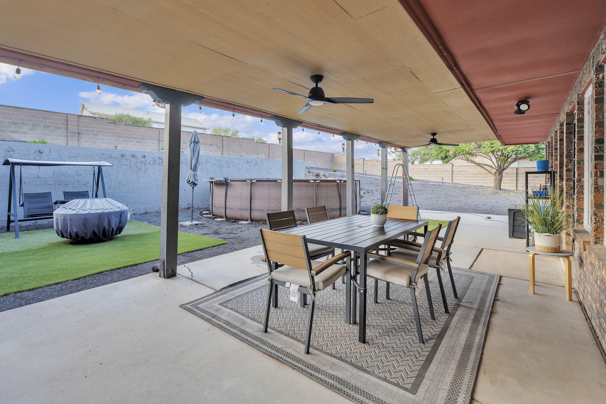 981 Hillside Court SW