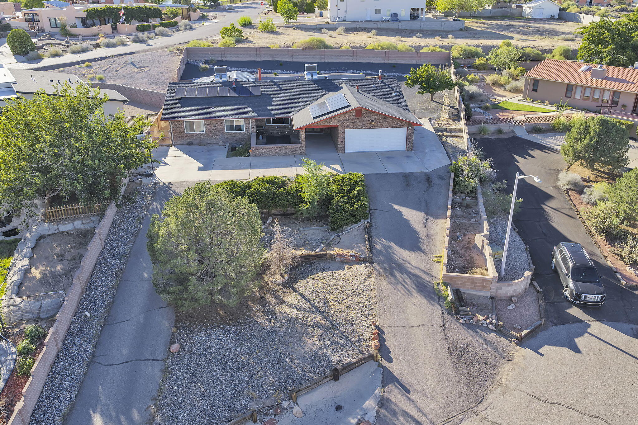 981 Hillside Court SW