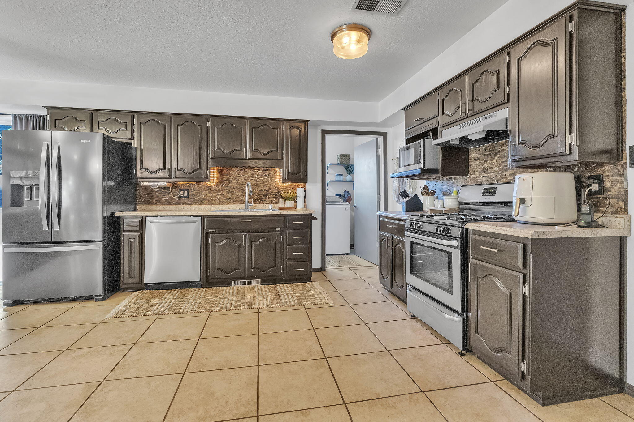 981 Hillside Court SW