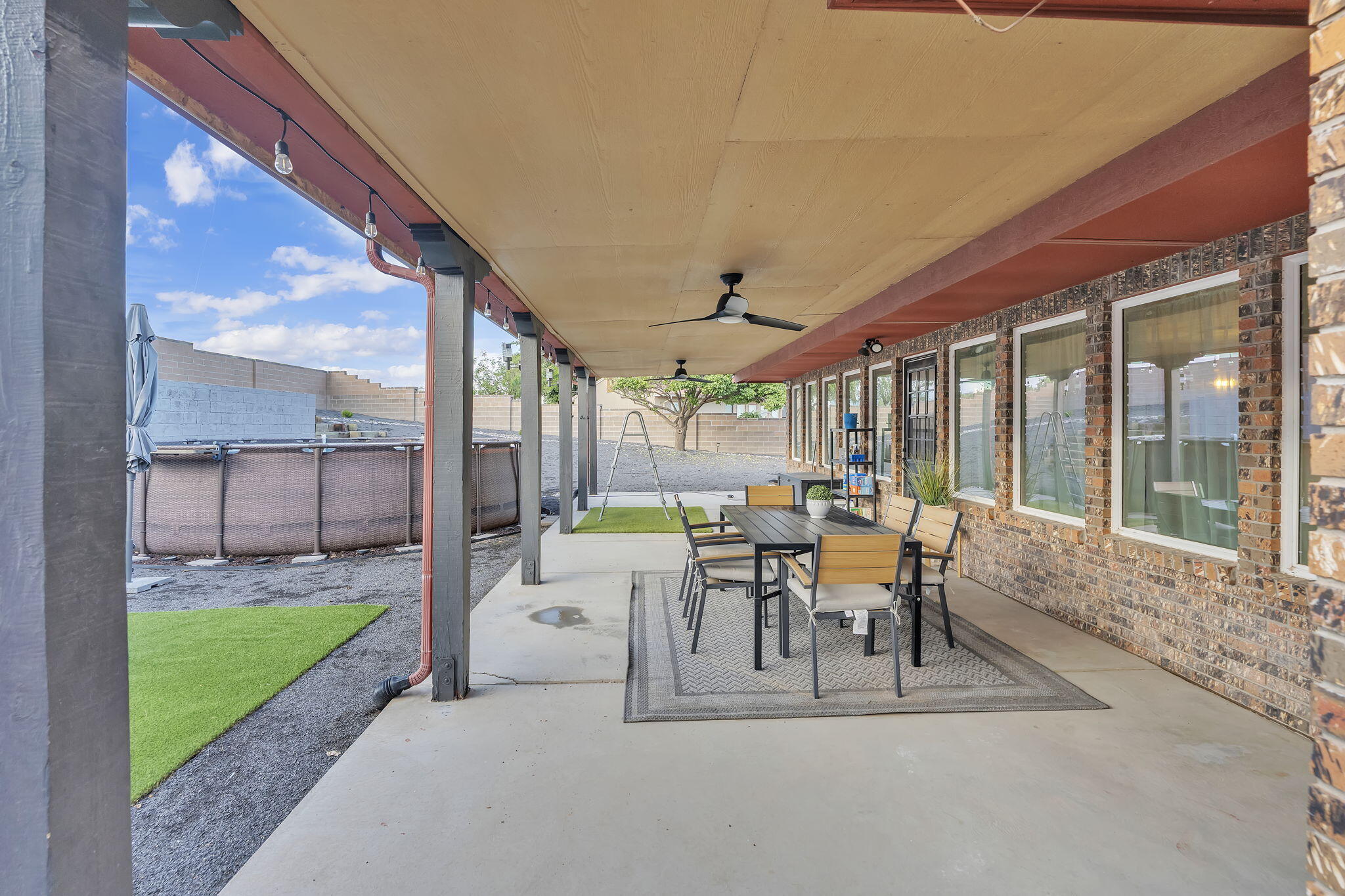 981 Hillside Court SW