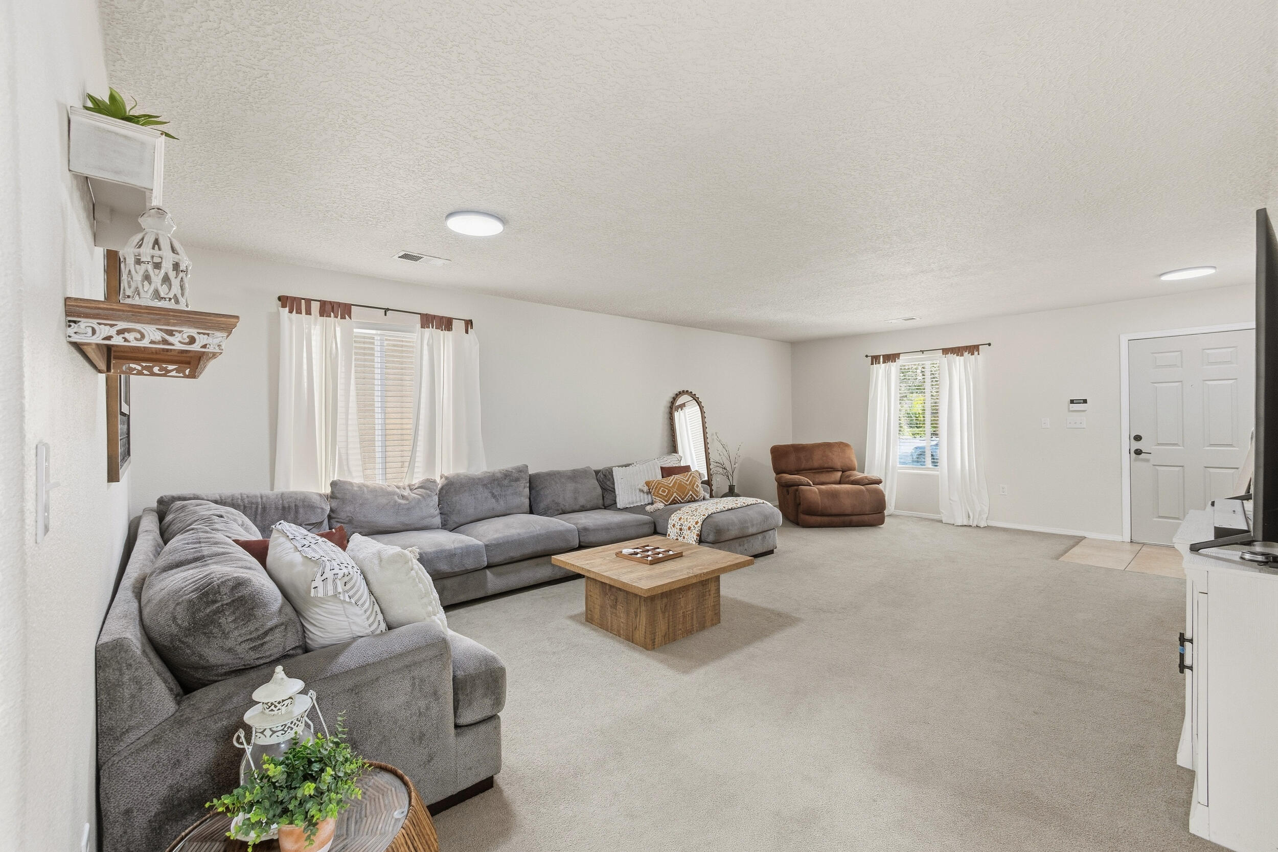 940 Colibri Avenue NW