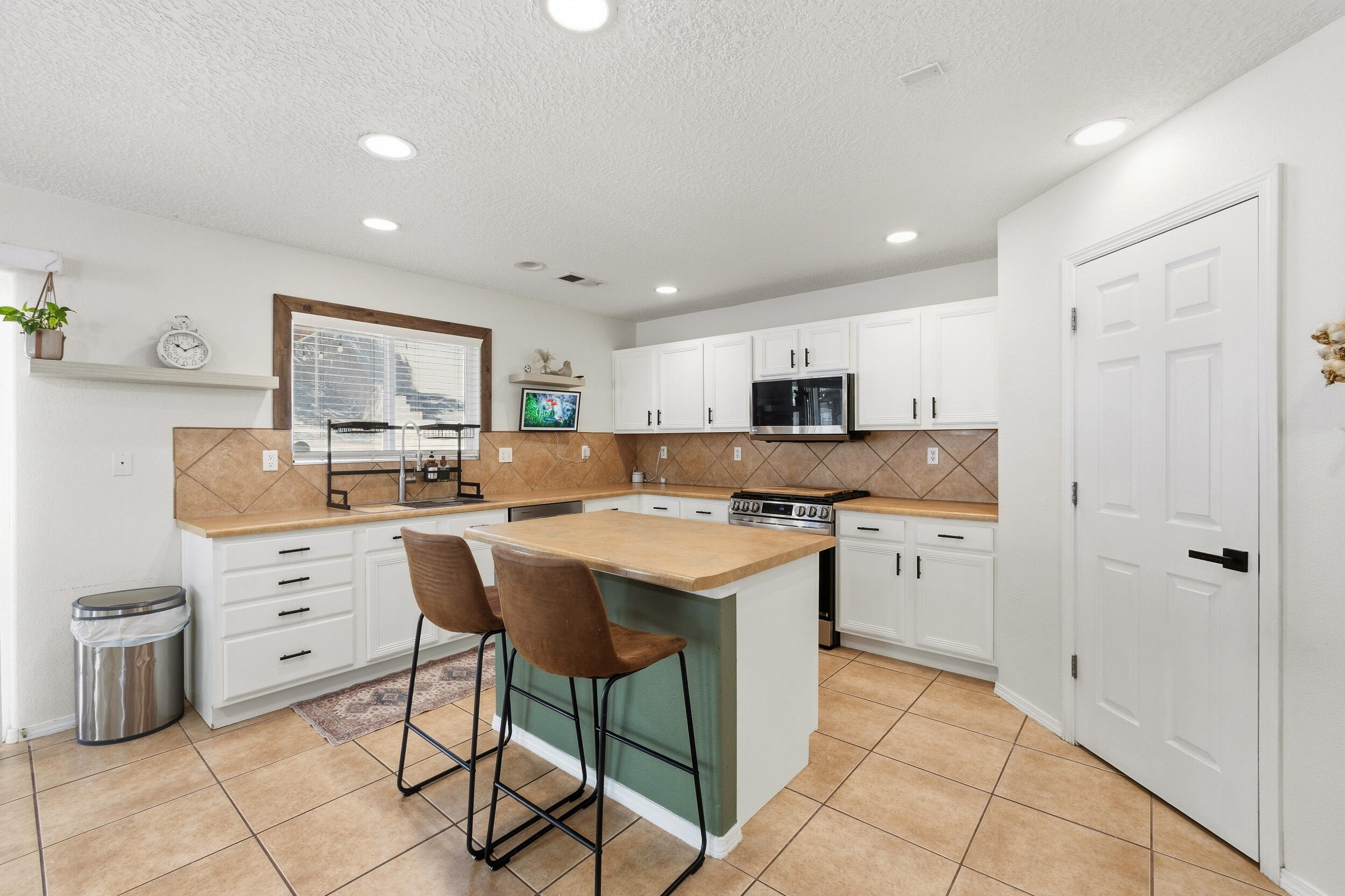 940 Colibri Avenue NW