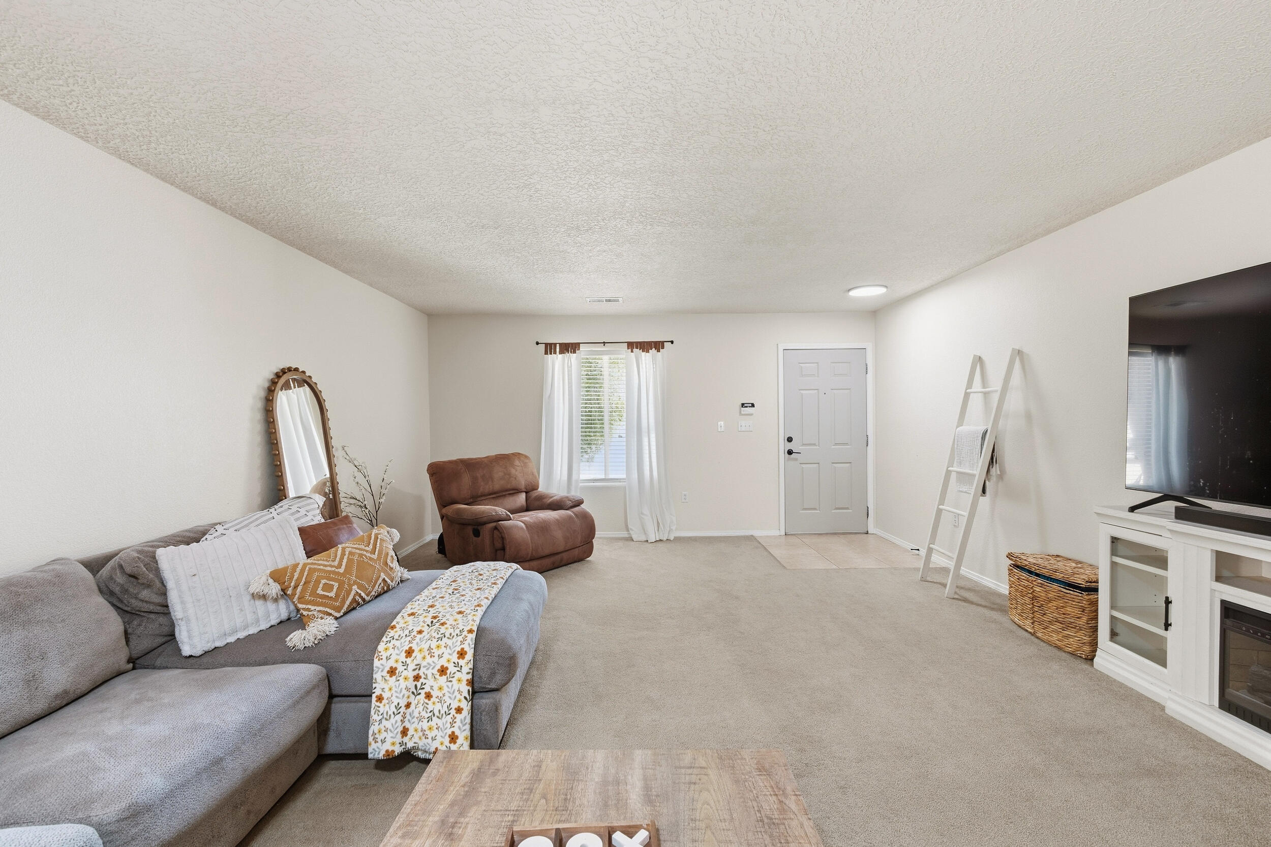 940 Colibri Avenue NW