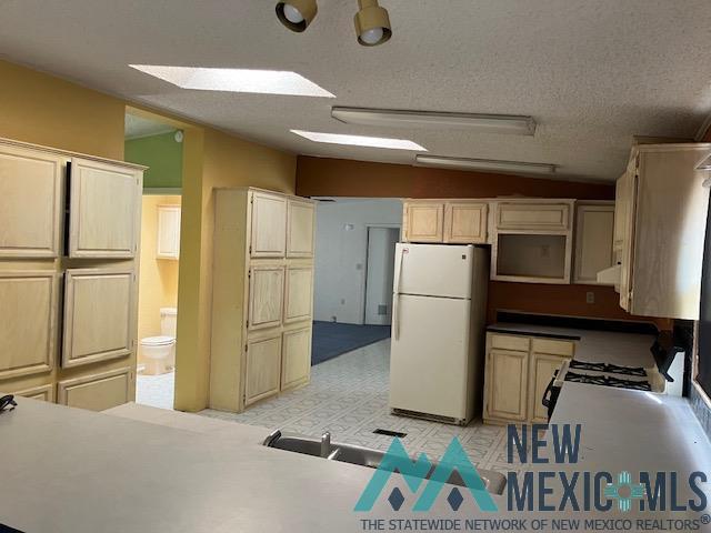 4 Romeroville Frontage Road Road