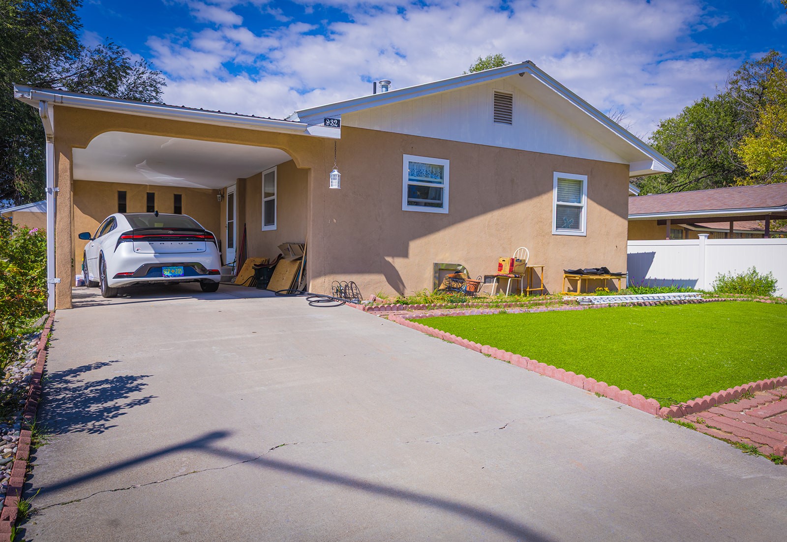 932 East Pueblo Drive