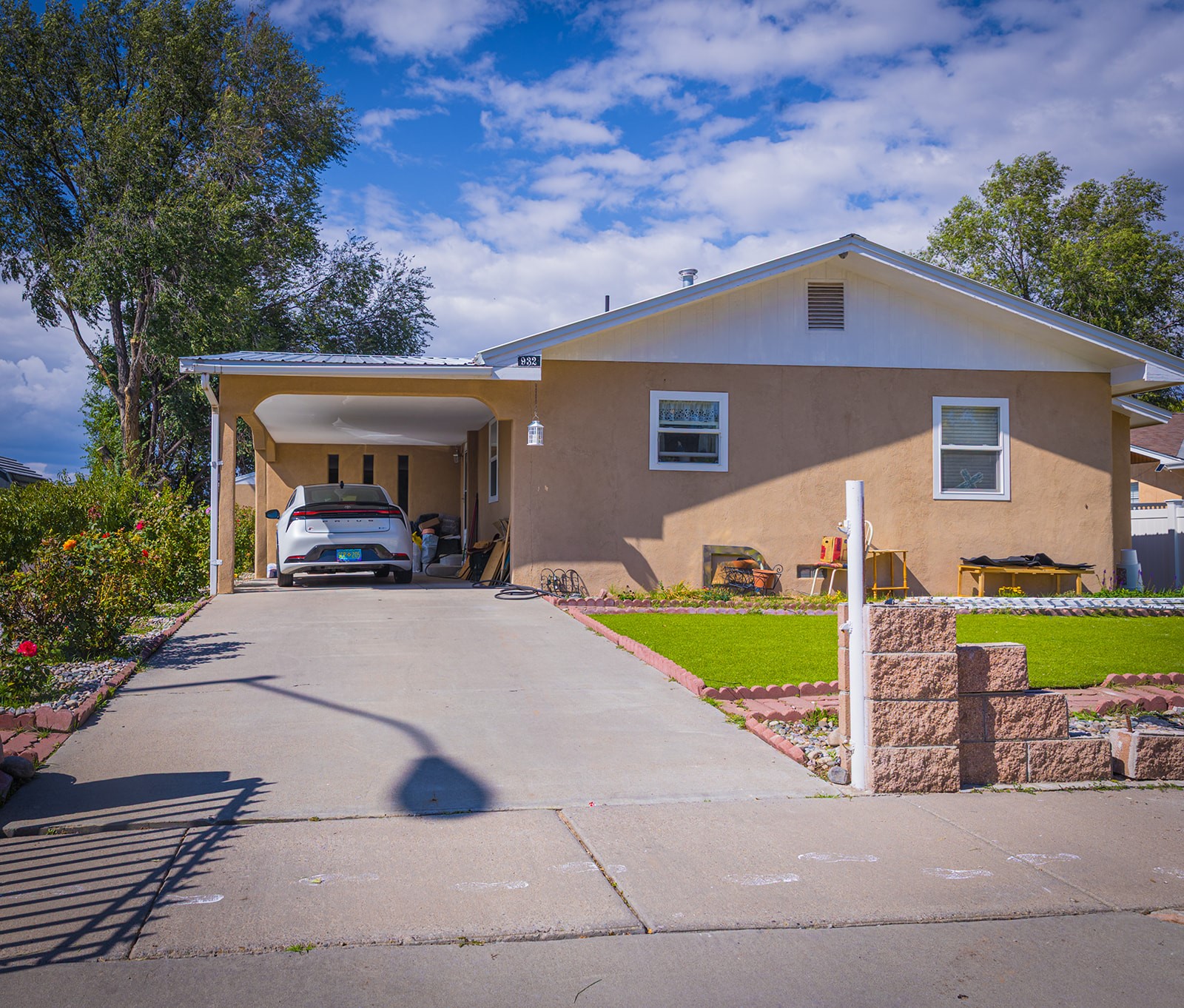 932 East Pueblo Drive