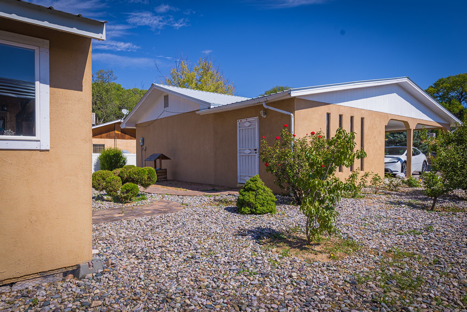 932 East Pueblo Drive