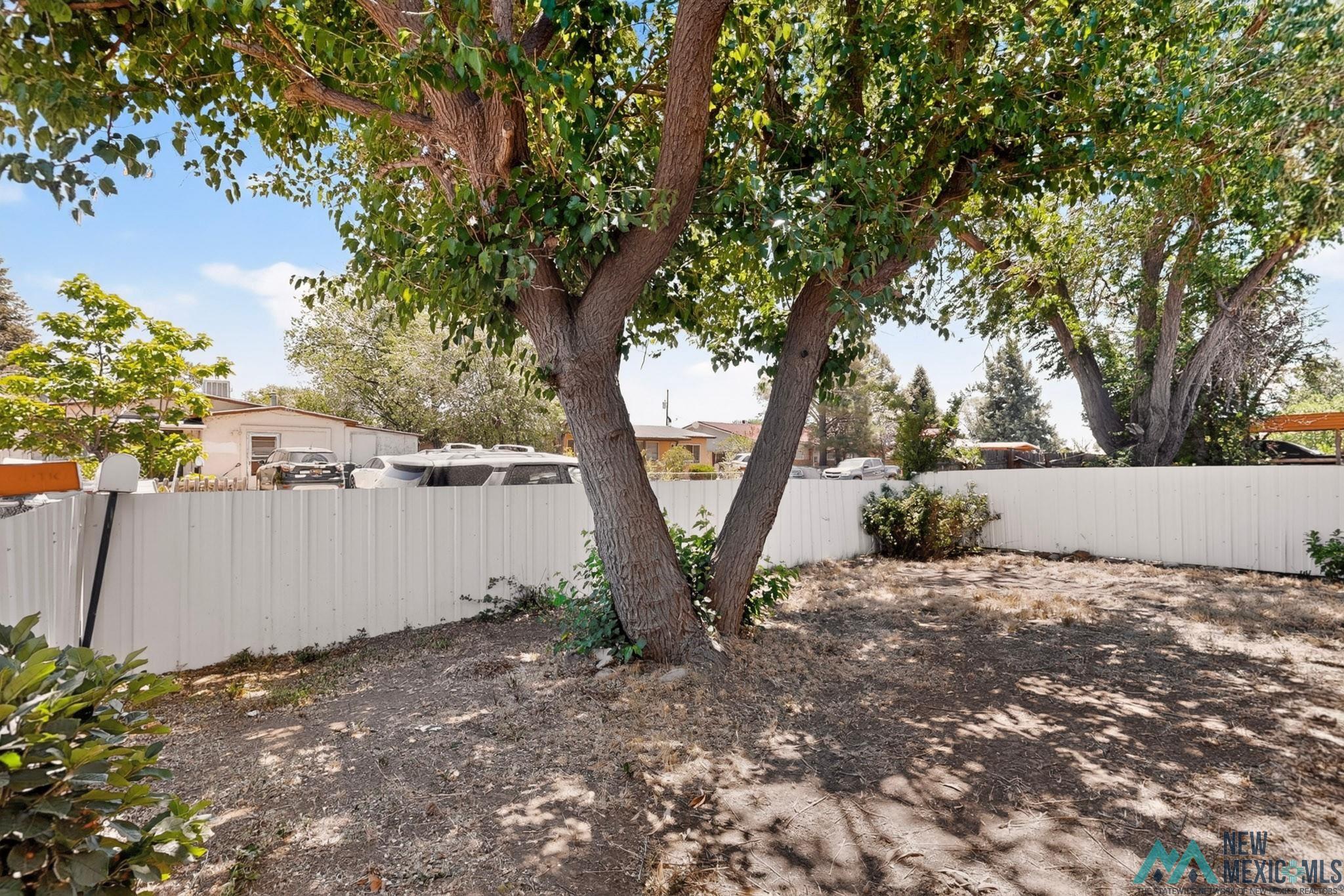 2324 Calle Bonita Corner