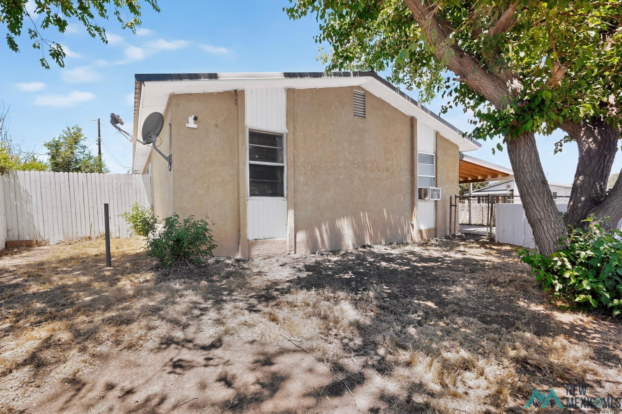2324 Calle Bonita Corner