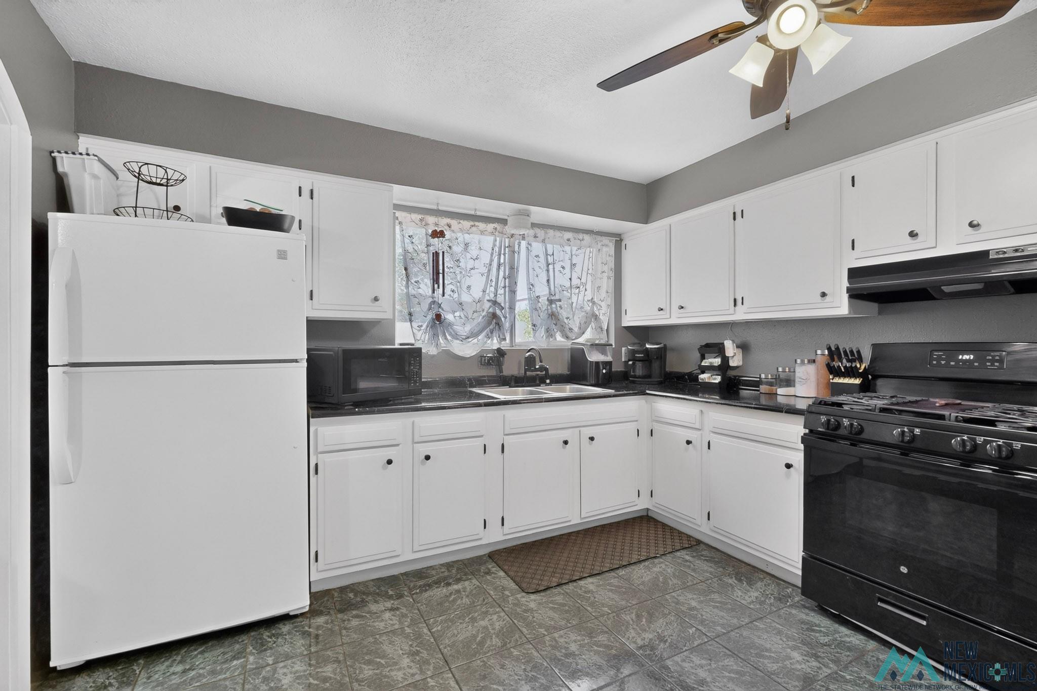2324 Calle Bonita Corner
