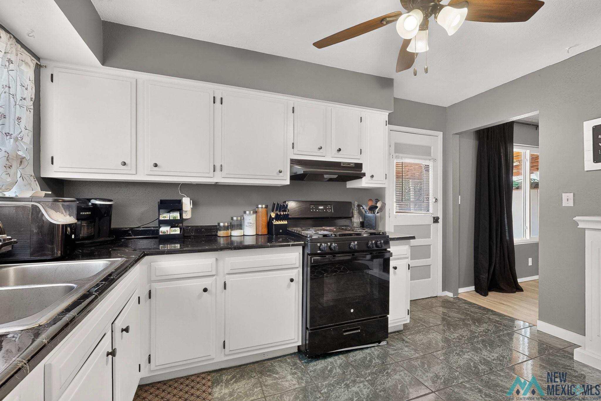 2324 Calle Bonita Corner