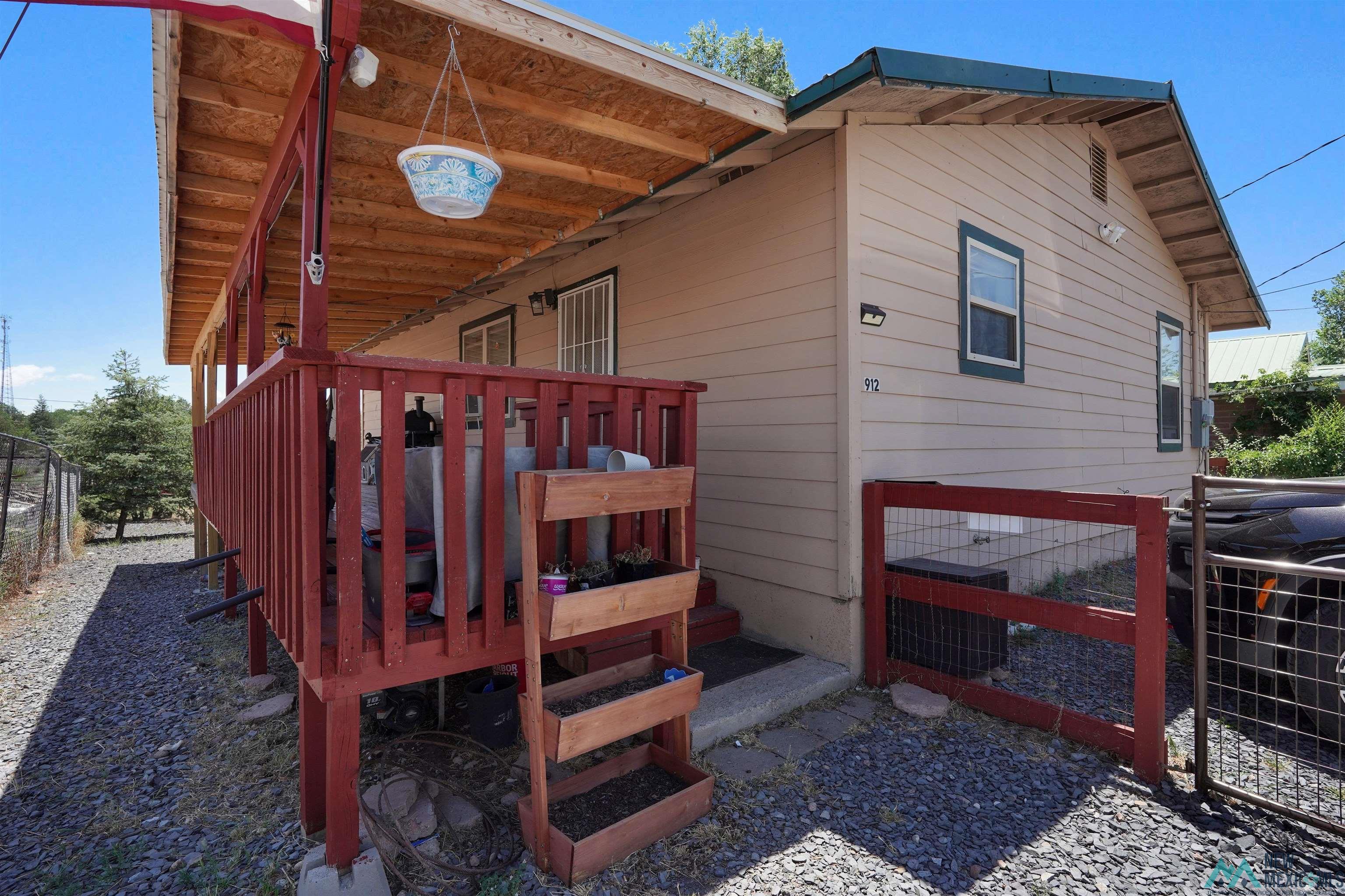 912 Railroad Avenue