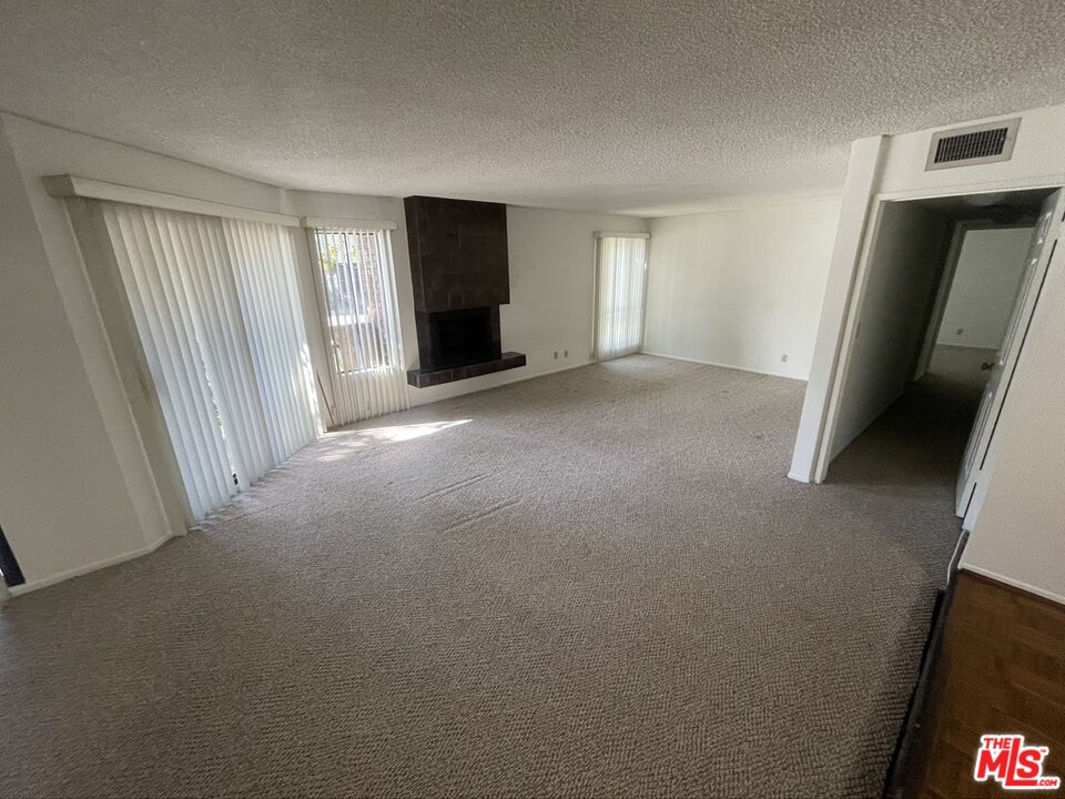 12321 OCEAN PARK BLVD Unit: 6