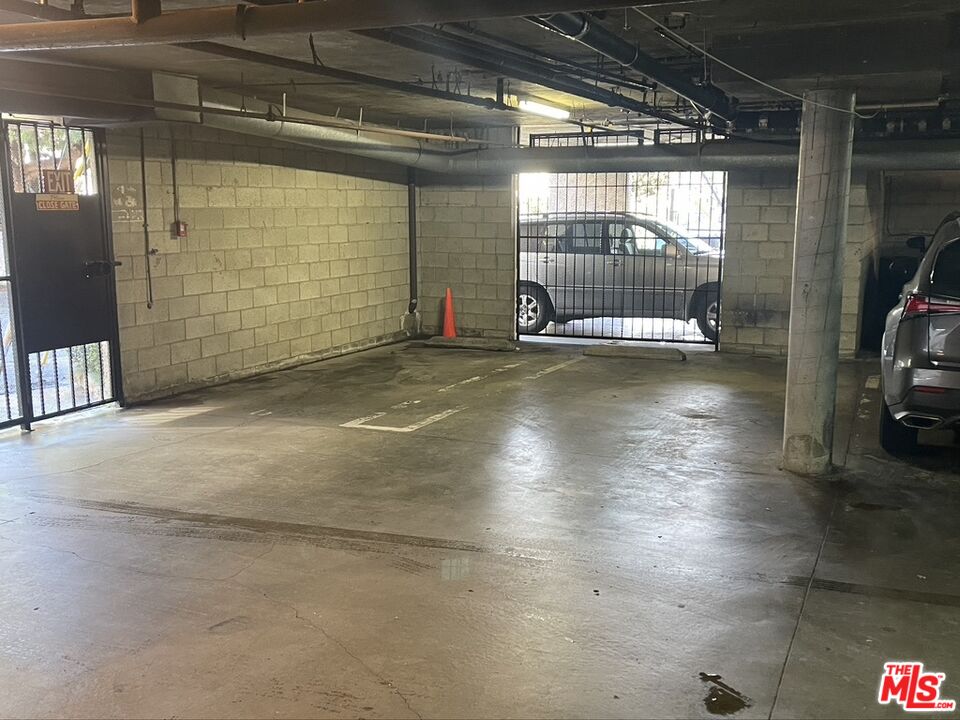 12321 OCEAN PARK BLVD Unit: 6