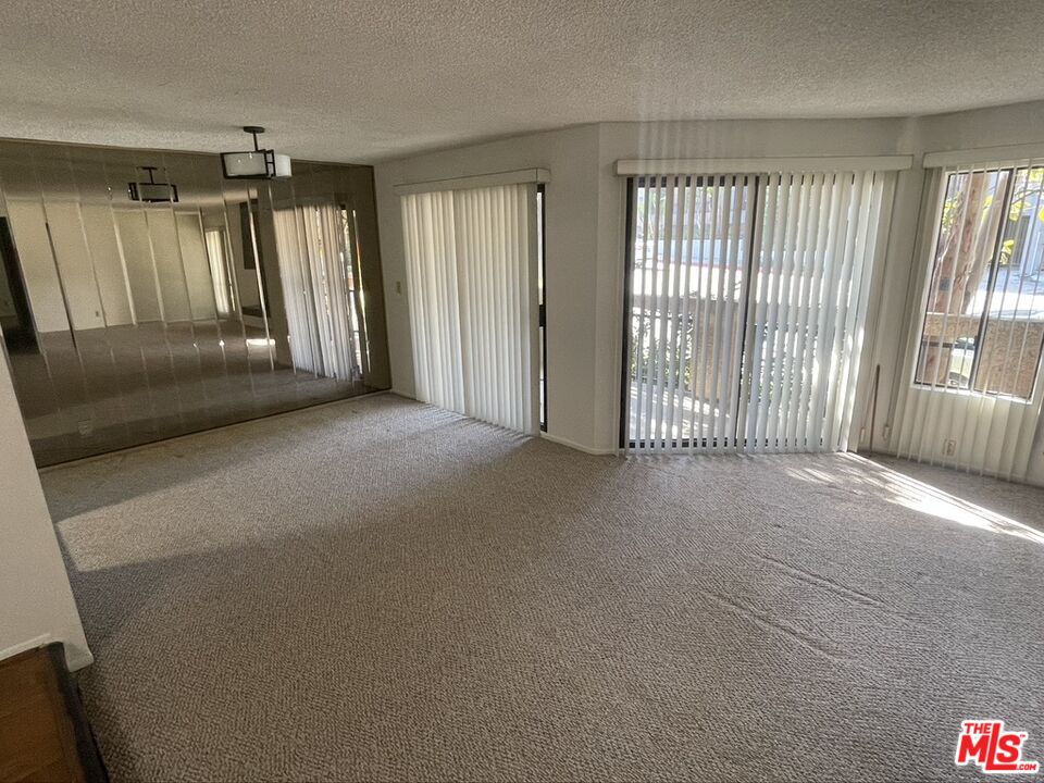 12321 OCEAN PARK BLVD Unit: 6