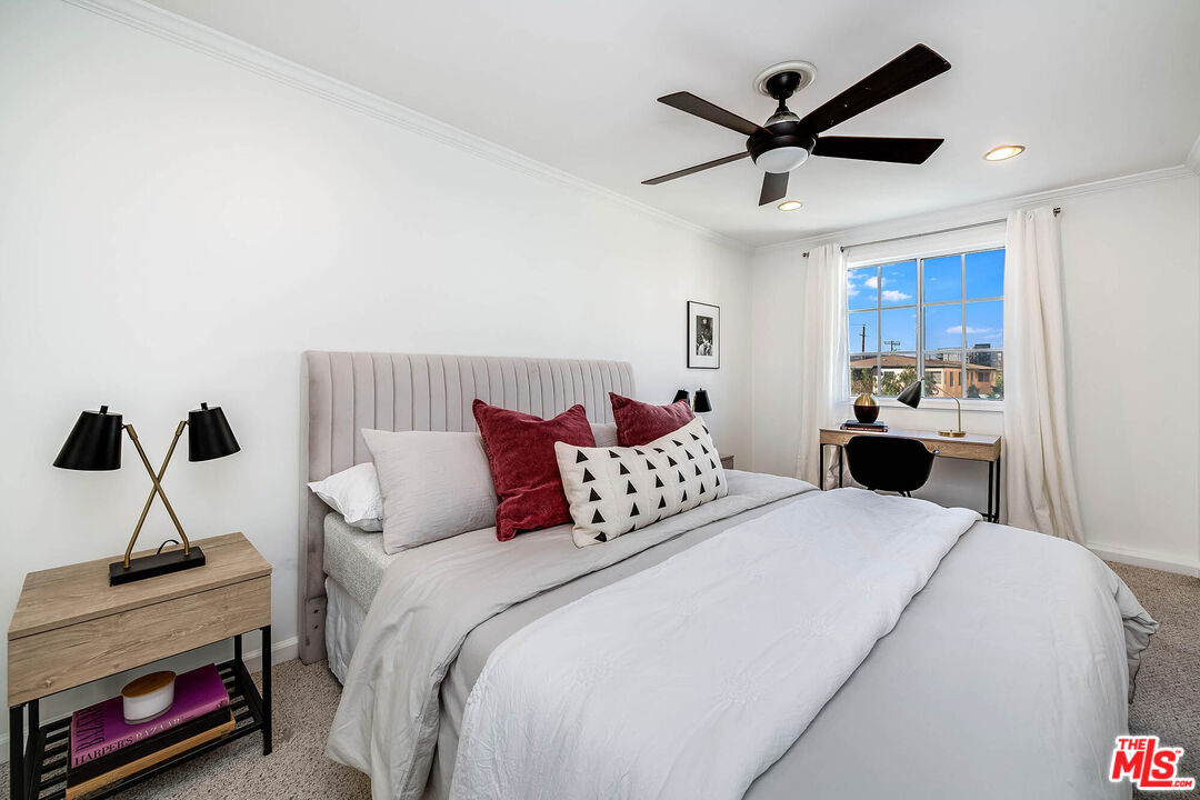 1342 S Orange Grove Ave