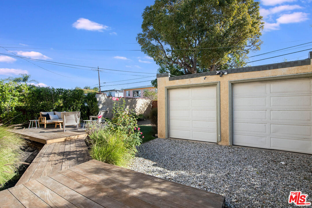 1342 S Orange Grove Ave