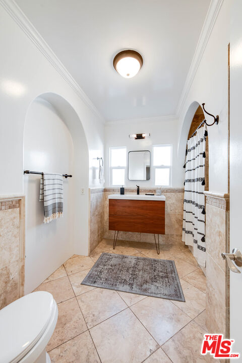 1342 S Orange Grove Ave