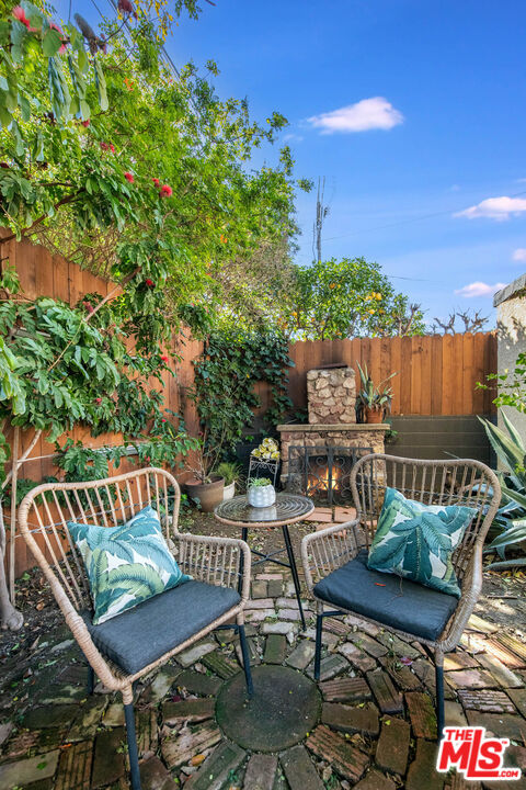 1342 S Orange Grove Ave