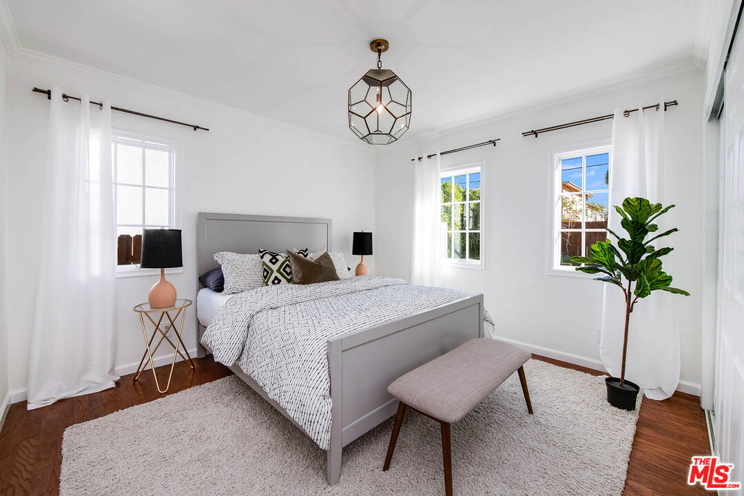 1342 S Orange Grove Ave