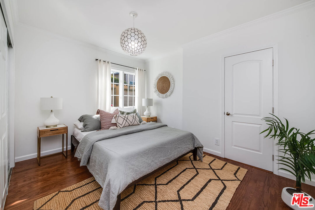 1342 S Orange Grove Ave