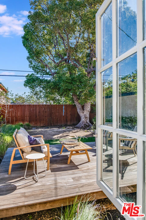 1342 S Orange Grove Ave